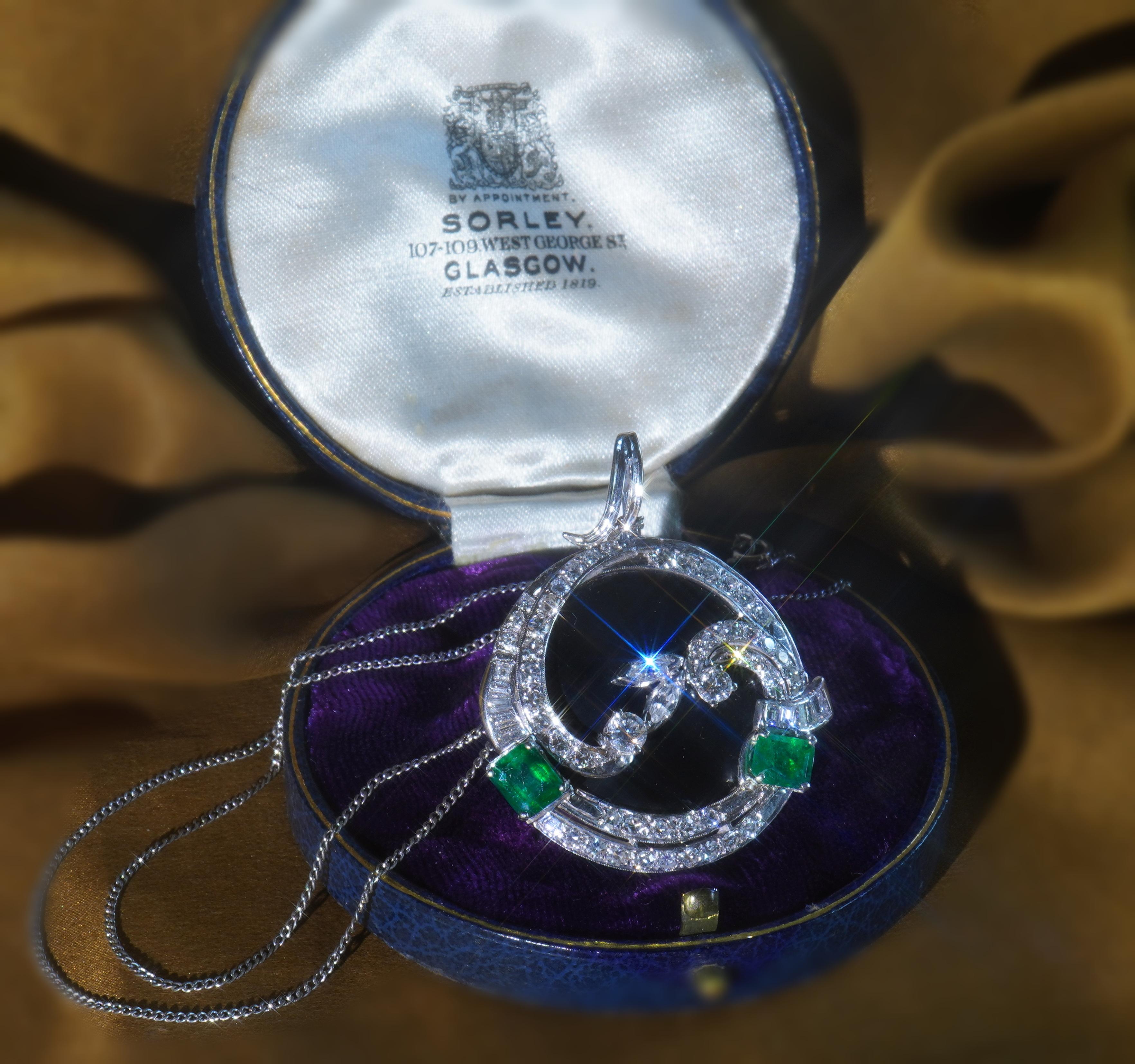 GIA Emerald Platinum 18K Pendant VS Diamond Onyx Certified Huge AAA 4.51 Carats For Sale 3