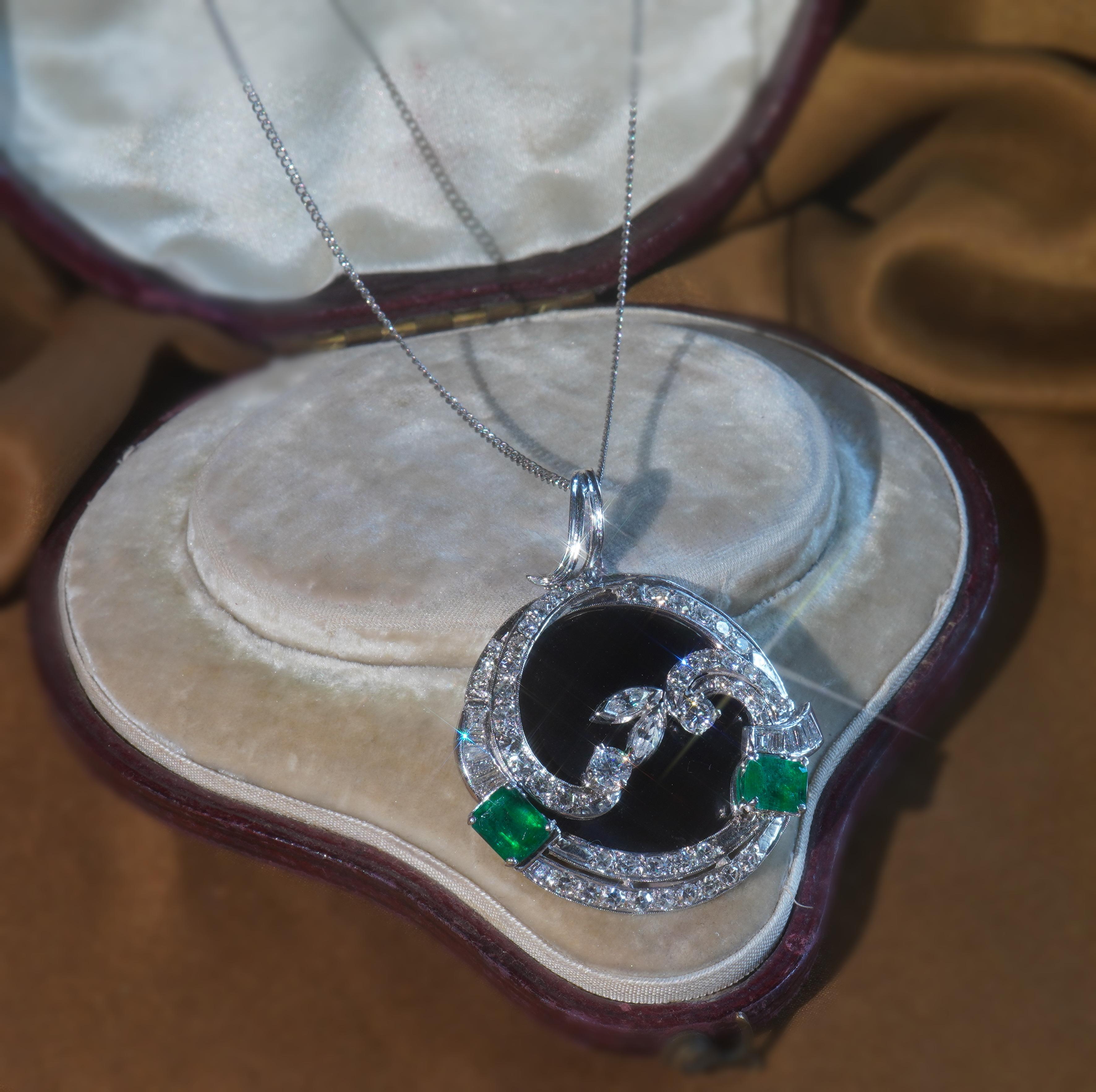 GIA Emerald Platinum 18K Pendant VS Diamond Onyx Certified Huge AAA 4.51 Carats For Sale 4