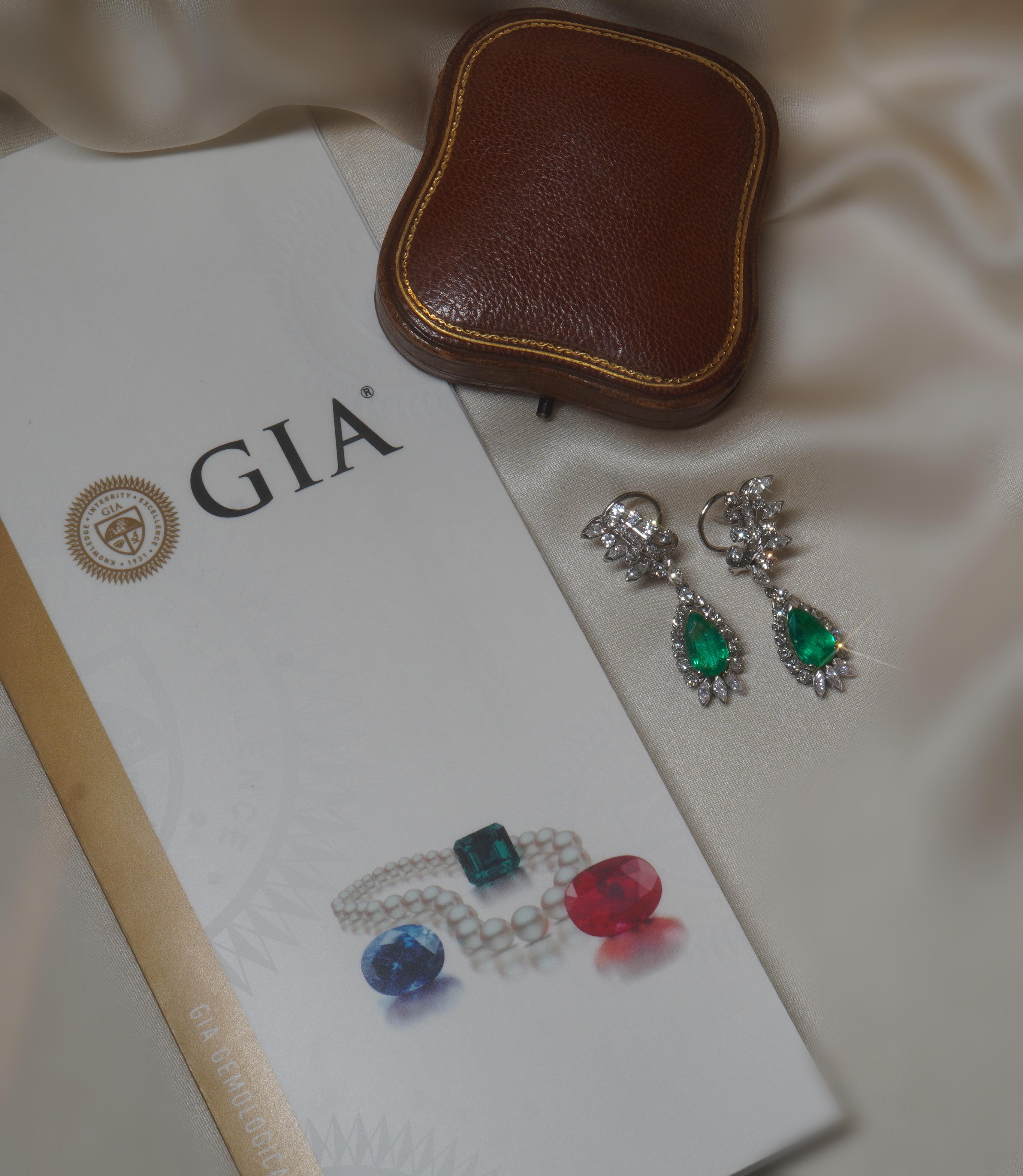 GIA Emerald Platinum Diamond Earrings Colombian Vintage 18K Fine AAA 7.86 Cts ! en vente 5