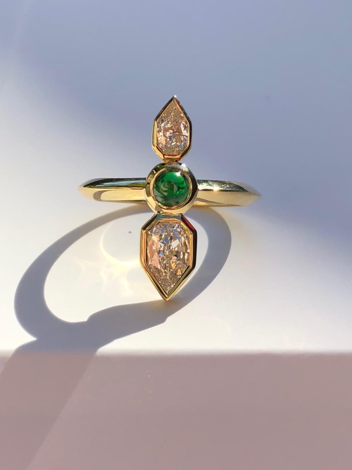 Modern GIA Empress Cut Diamond and Tsavorite 18 Karat Gold Ring For Sale