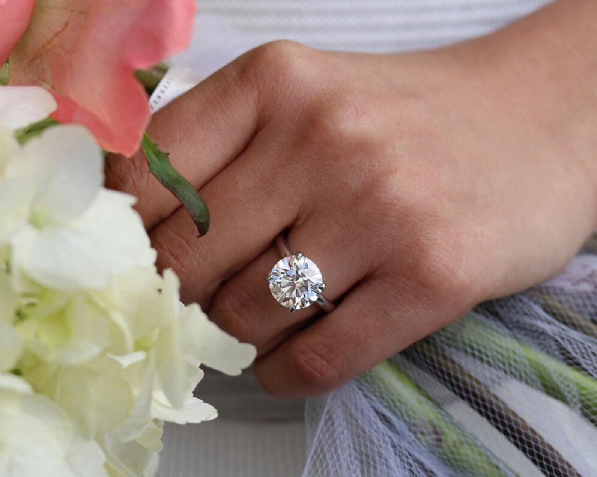 
This jaw-dropping 2.50 carat GIA certified triple excellent diamond is beautifully white, 100% eye clean, and displays absolutely phenomenal sparkle! It was hand selected to be a top I color, amazing VVS2 and perfectly crisp, ideal cut diamond.