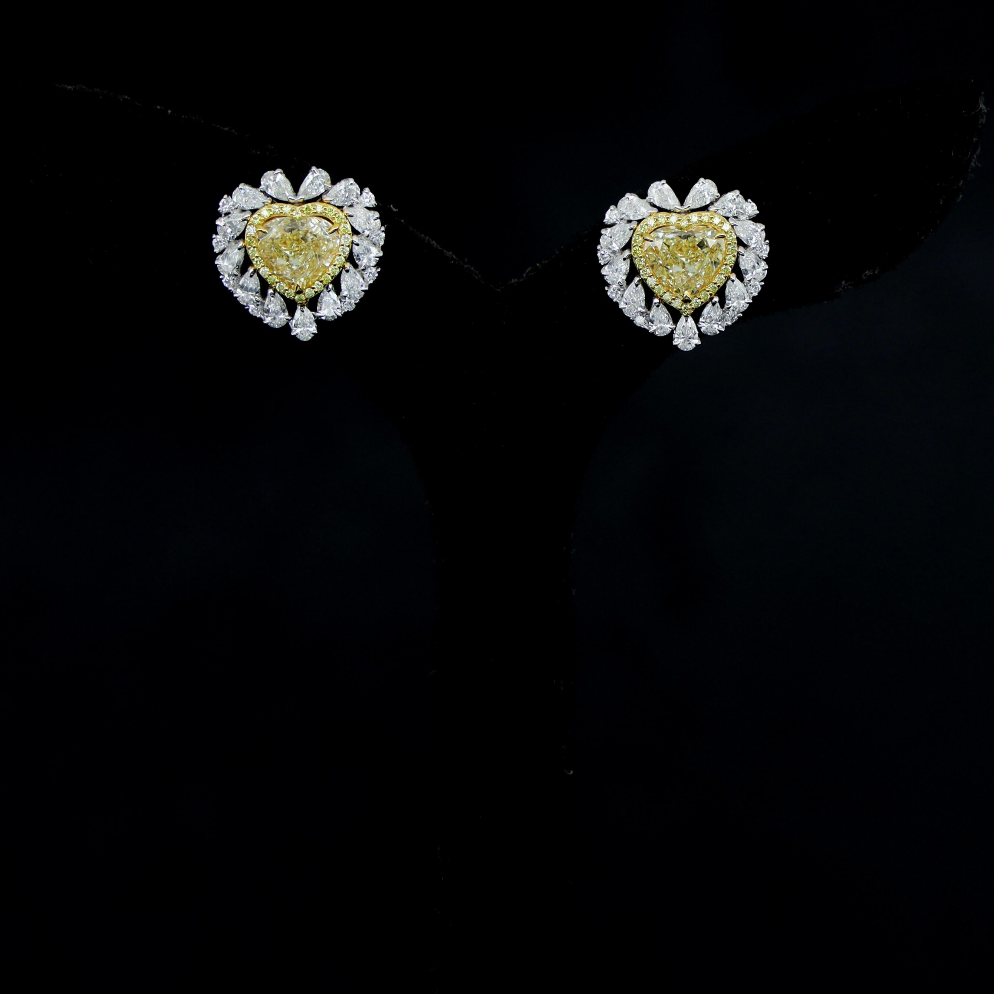 We manufacture fine jewelry for leading designers and boutiques worldwide, including the U.S., Italy, France, Australia, and Dubai. With hundreds of pieces in stock and full custom capabilities, we offer high-quality, affordable options. Custom