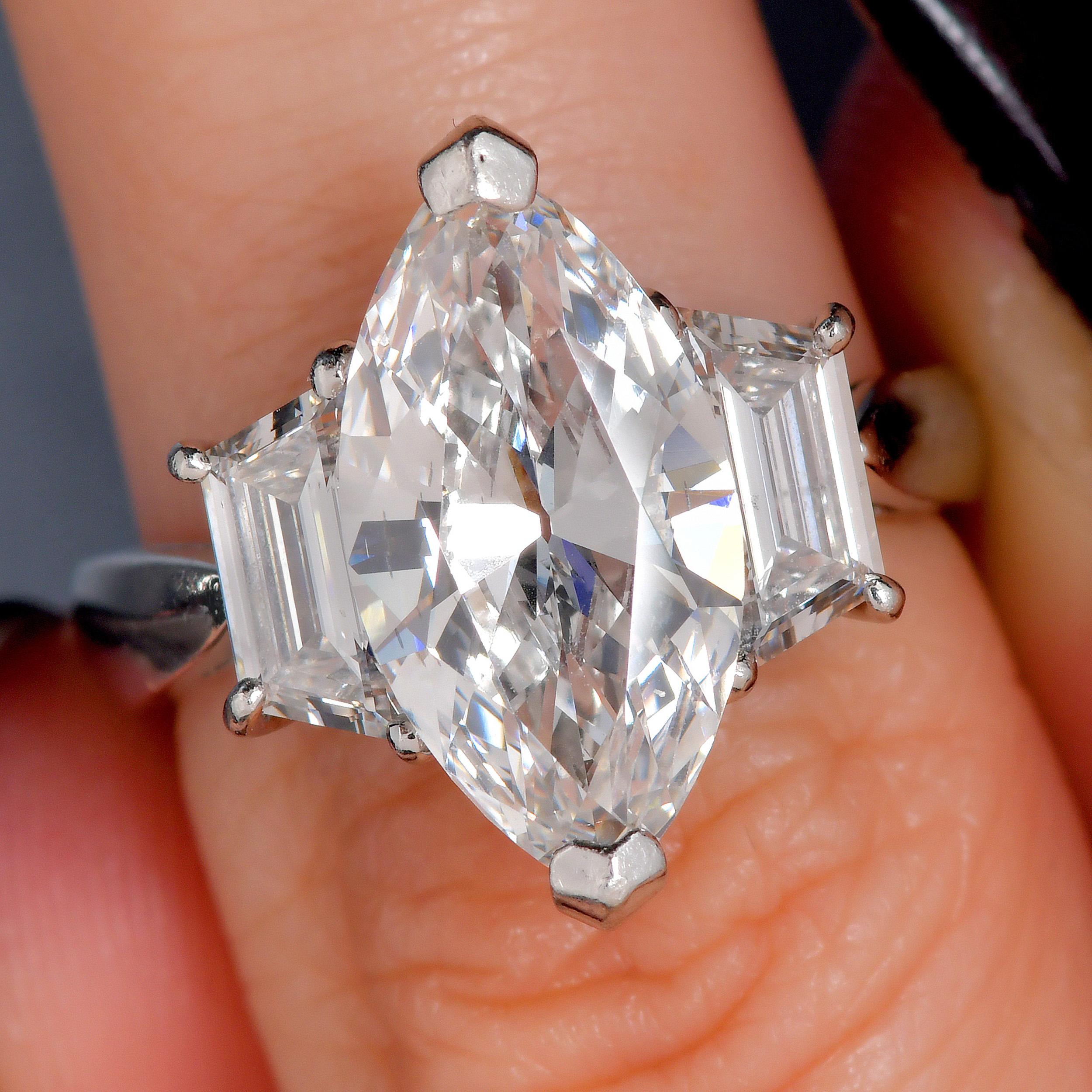 GIA F VS2 4,00 cts Anillo de compromiso de diamantes marquesa en platino en venta 5