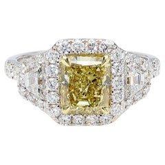 Anello d'oro GIA Fancy Brownish Greenish Yellow Radiant Diamond da 2,60 carati TW