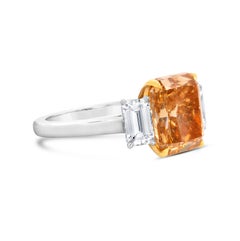 Anello di fidanzamento con diamante a taglio radiante di colore fantasia certificato GIA da 4,00 carati