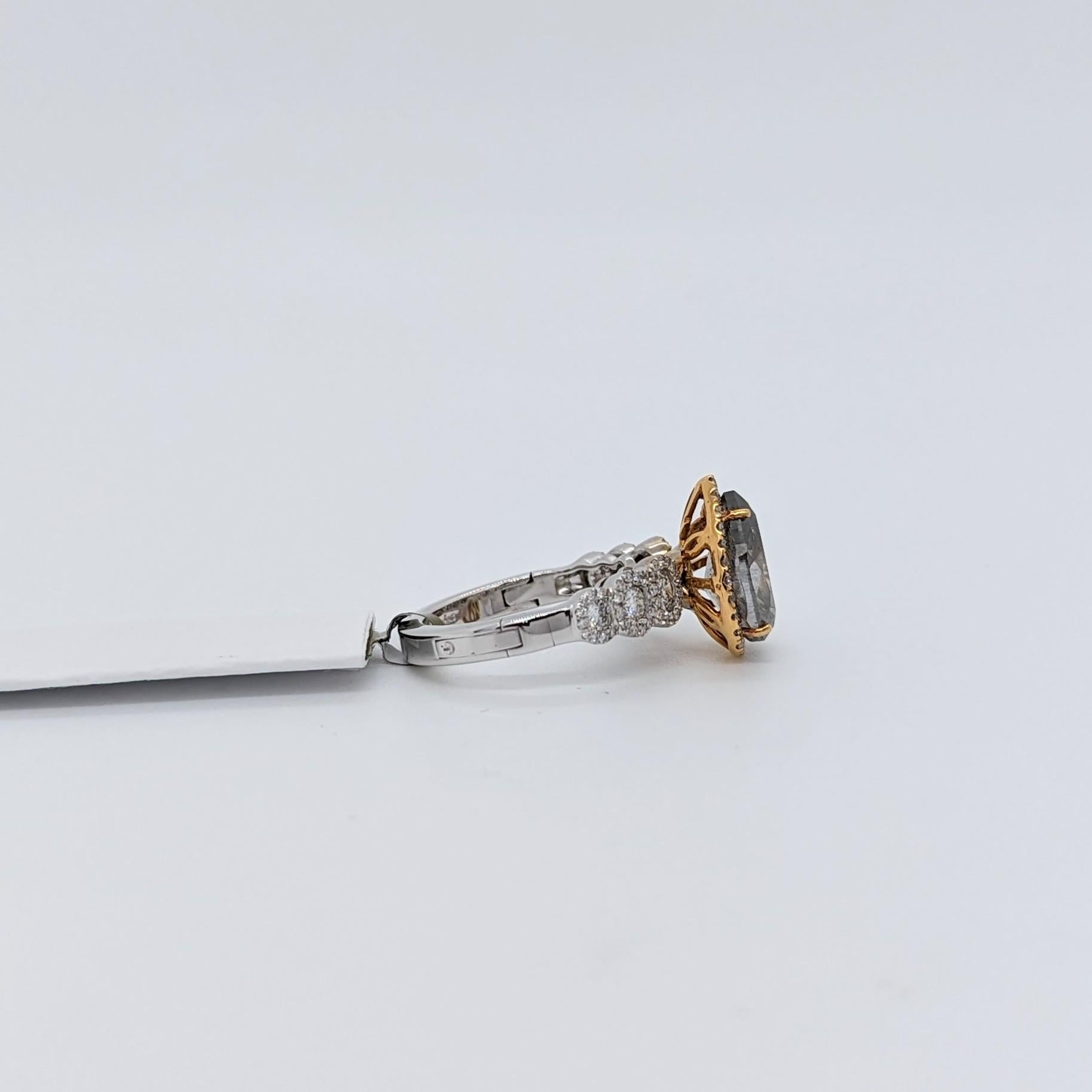 da uomo o donna Anello GIA Fancy Gray a forma di pera e diamante bianco rotondo in oro 14K a due toni in vendita