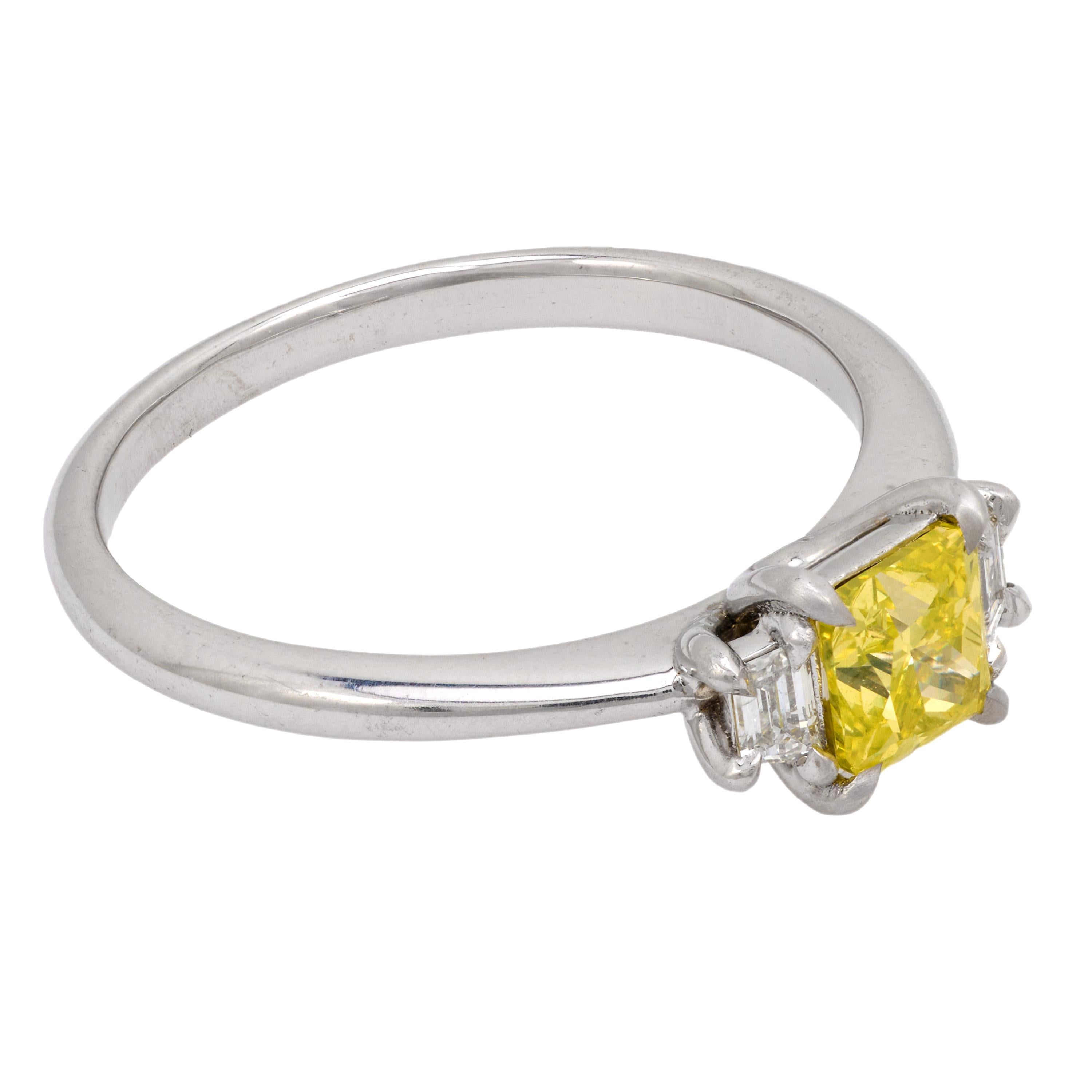 GIA fancy intense greenish yellow diamond platinum and gold ring In Good Condition For Sale In Beverly Hills, CA