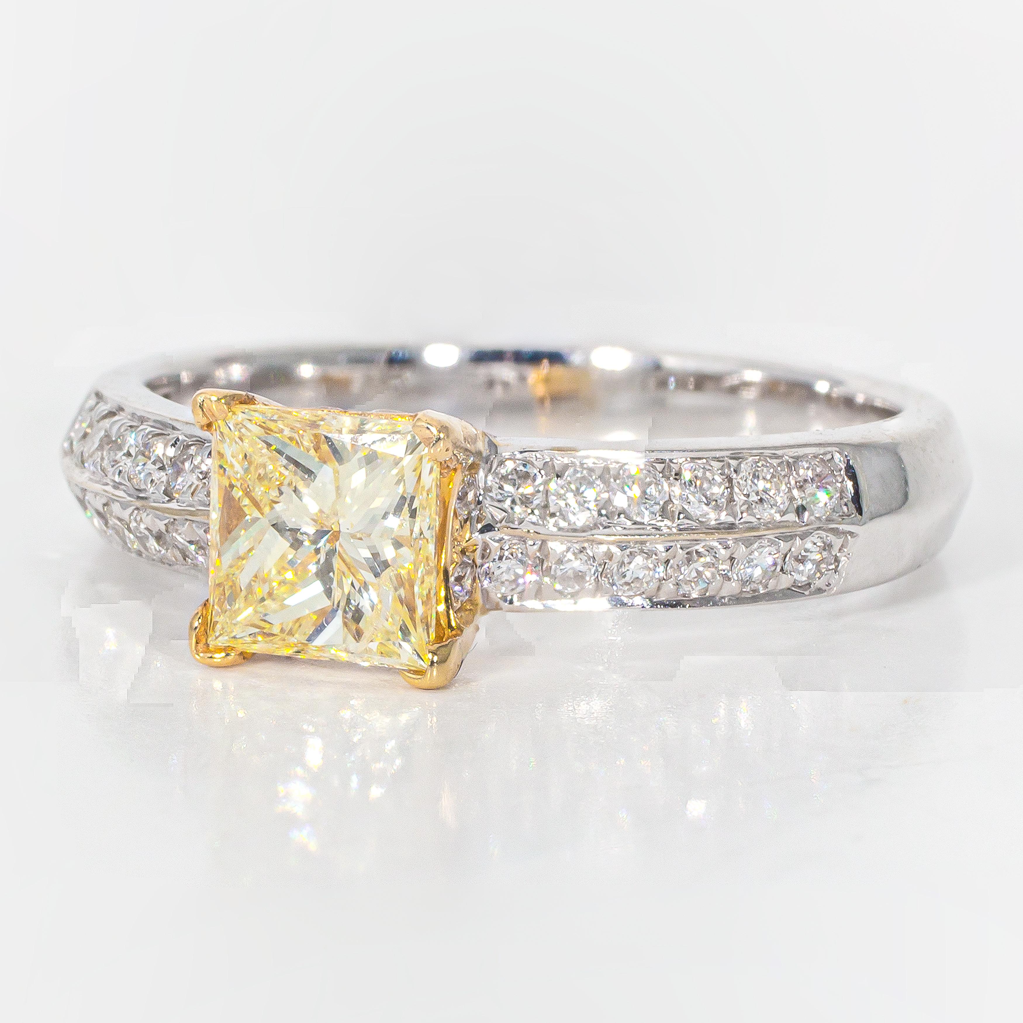 GIA Fancy Light Yellow 18 Karat Diamond Ring In New Condition For Sale In Miami, FL