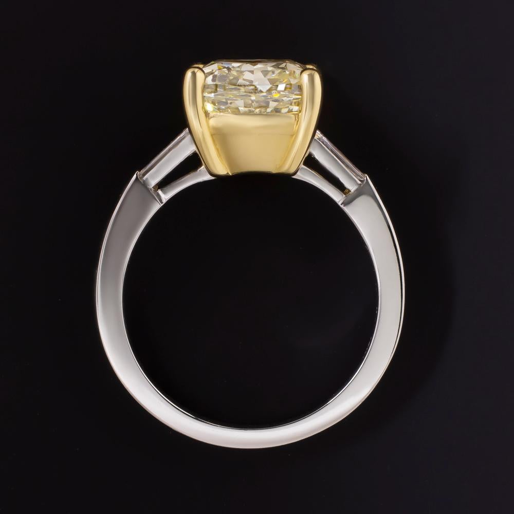 GIA Fancy Light Yellow Cushion 4.20 Carat Diamond Platinum Ring In New Condition In Rome, IT