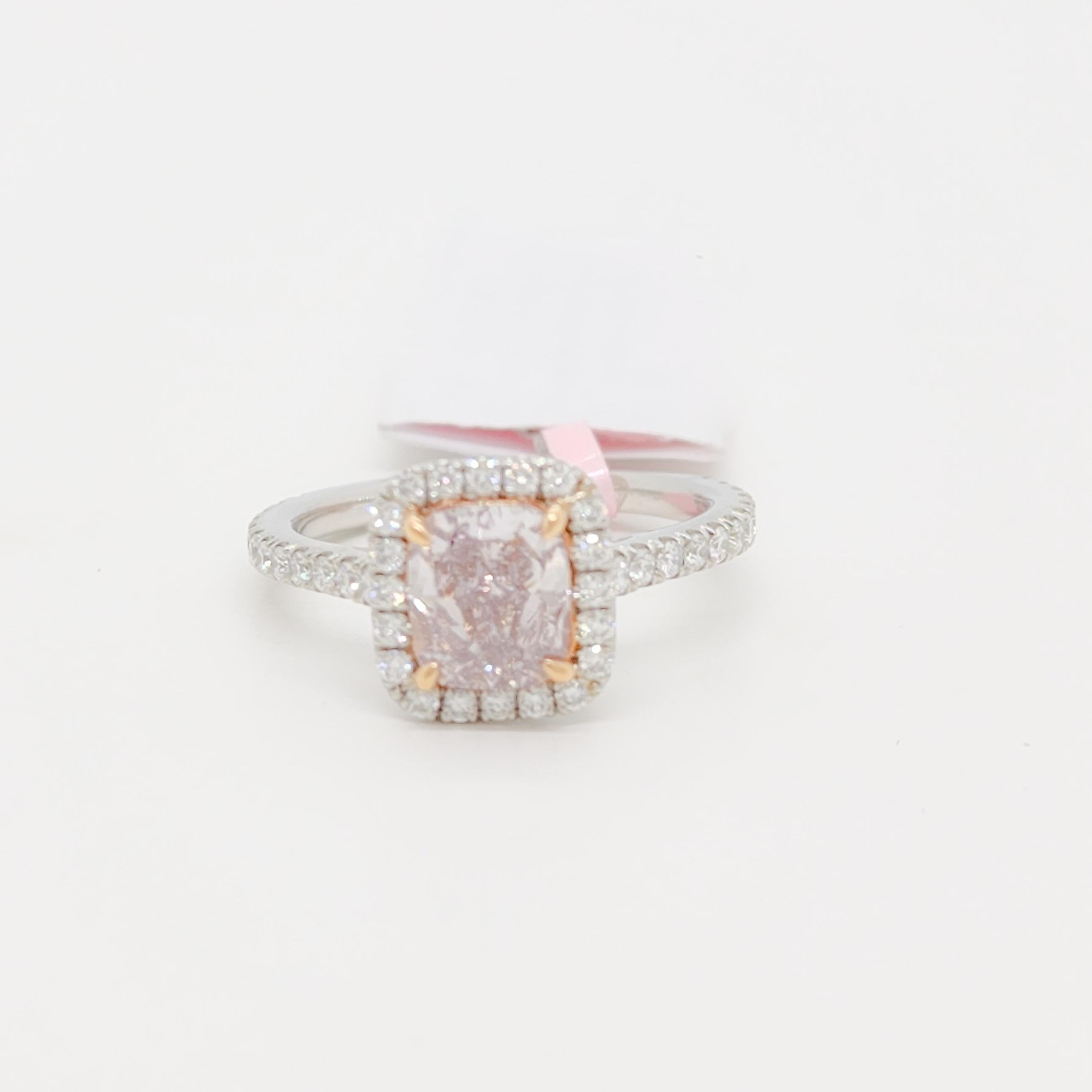 Taille coussin Bague fantaisie en platine et or rose avec diamants blancs et coussin de couleur rose violacé GIA en vente
