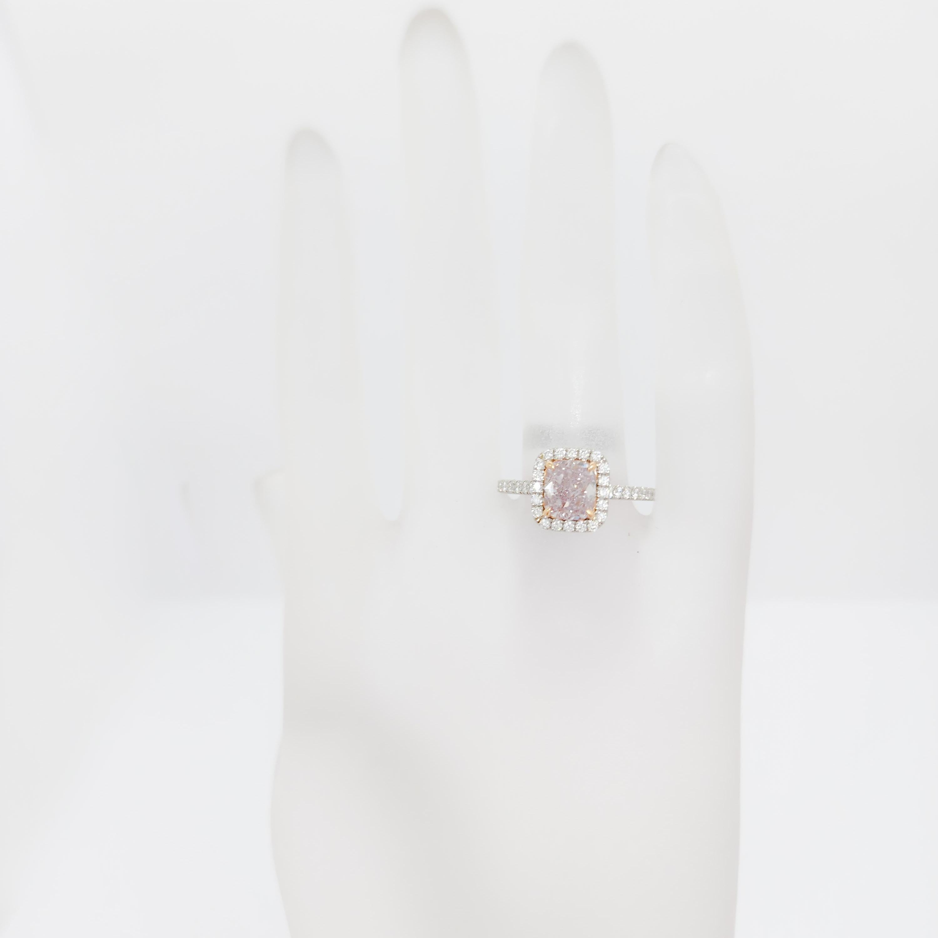 GIA Ring aus Platin und Roségold mit lila rosa Fancy-Diamant im Kissenschliff im Angebot 1