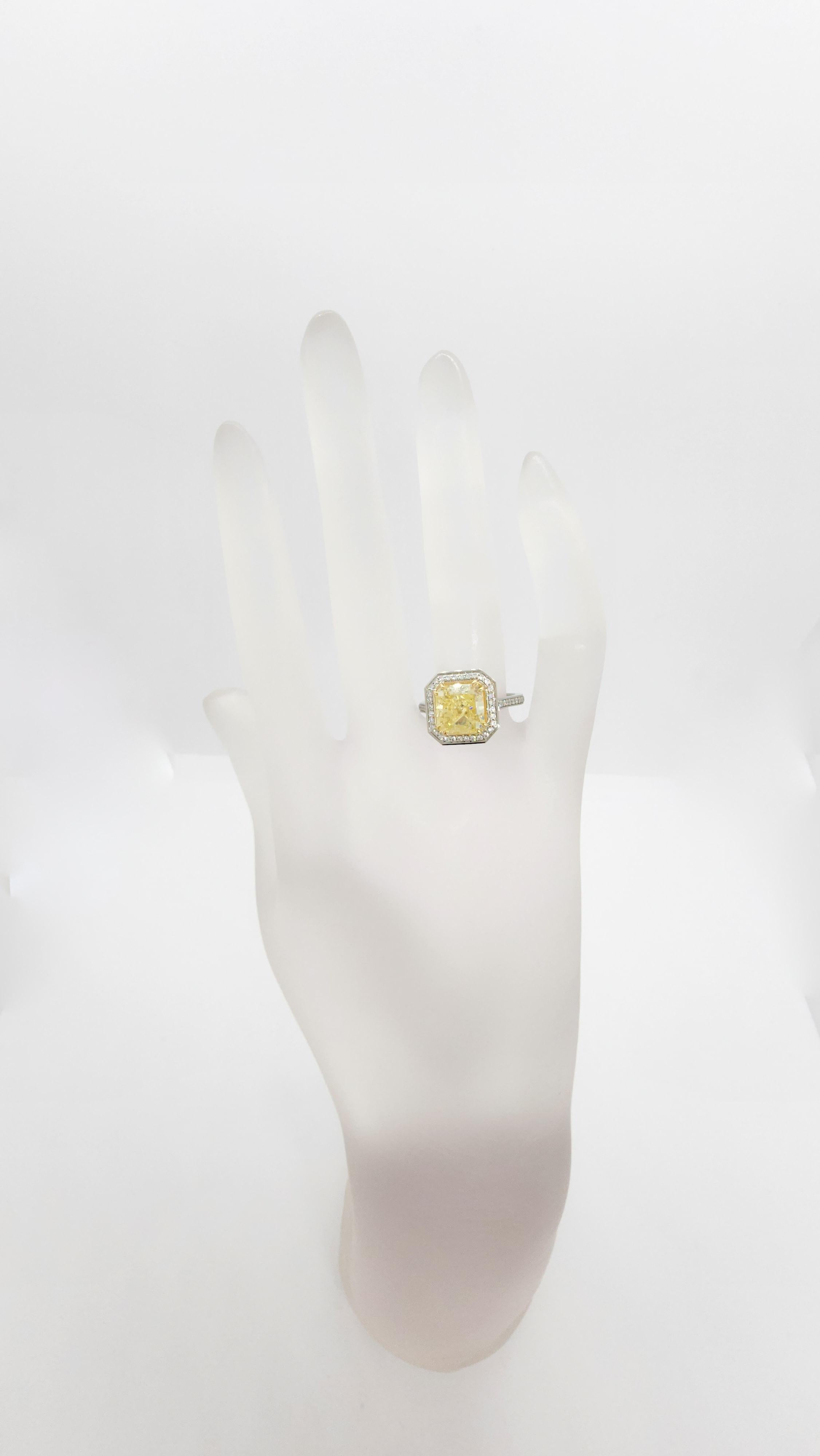 GIA Fancy Yellow Radiant and White Diamond Ring in 18k For Sale 5