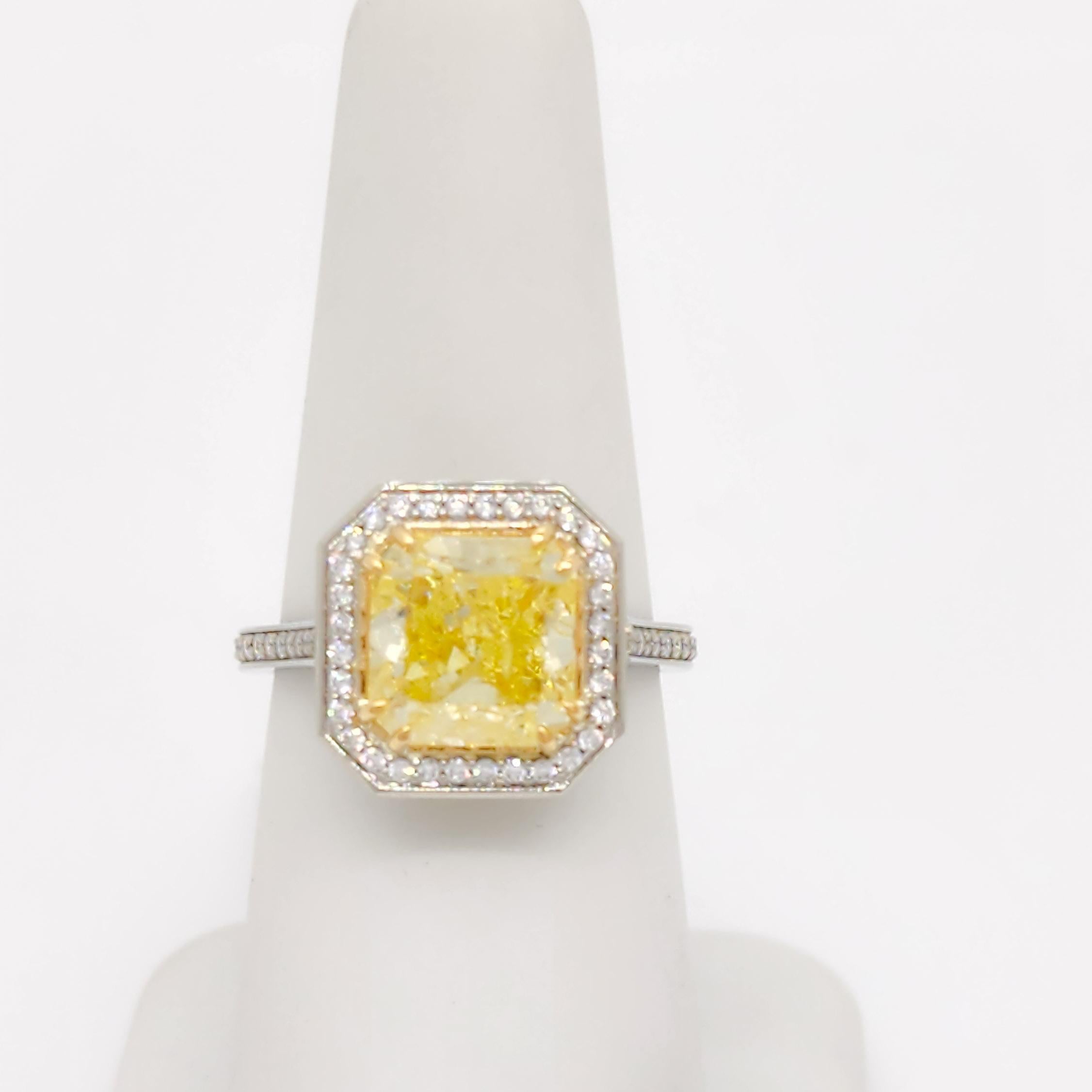 GIA Fancy Yellow Radiant and White Diamond Ring in 18k For Sale 2