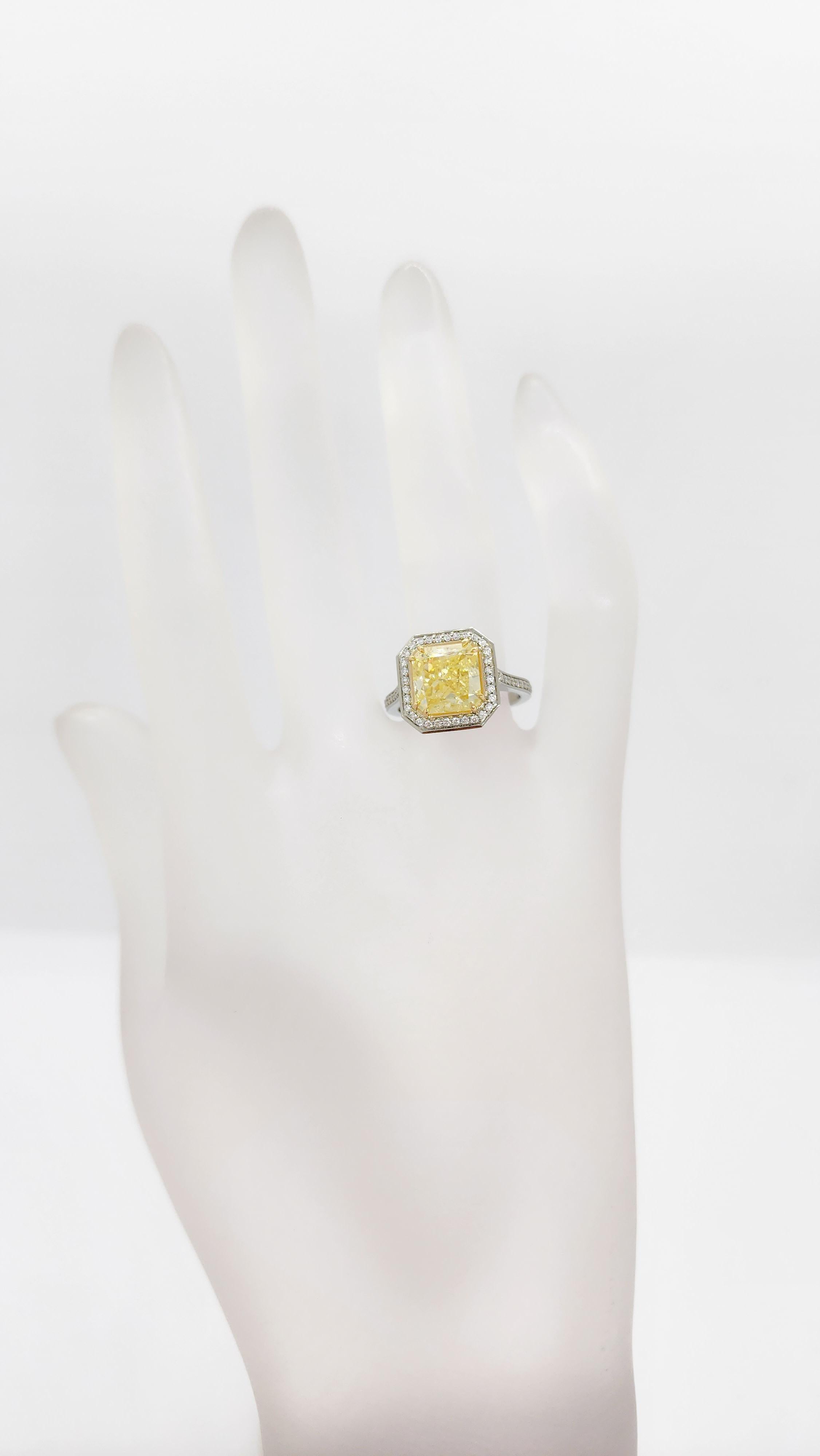GIA Fancy Yellow Radiant and White Diamond Ring in 18k For Sale 4