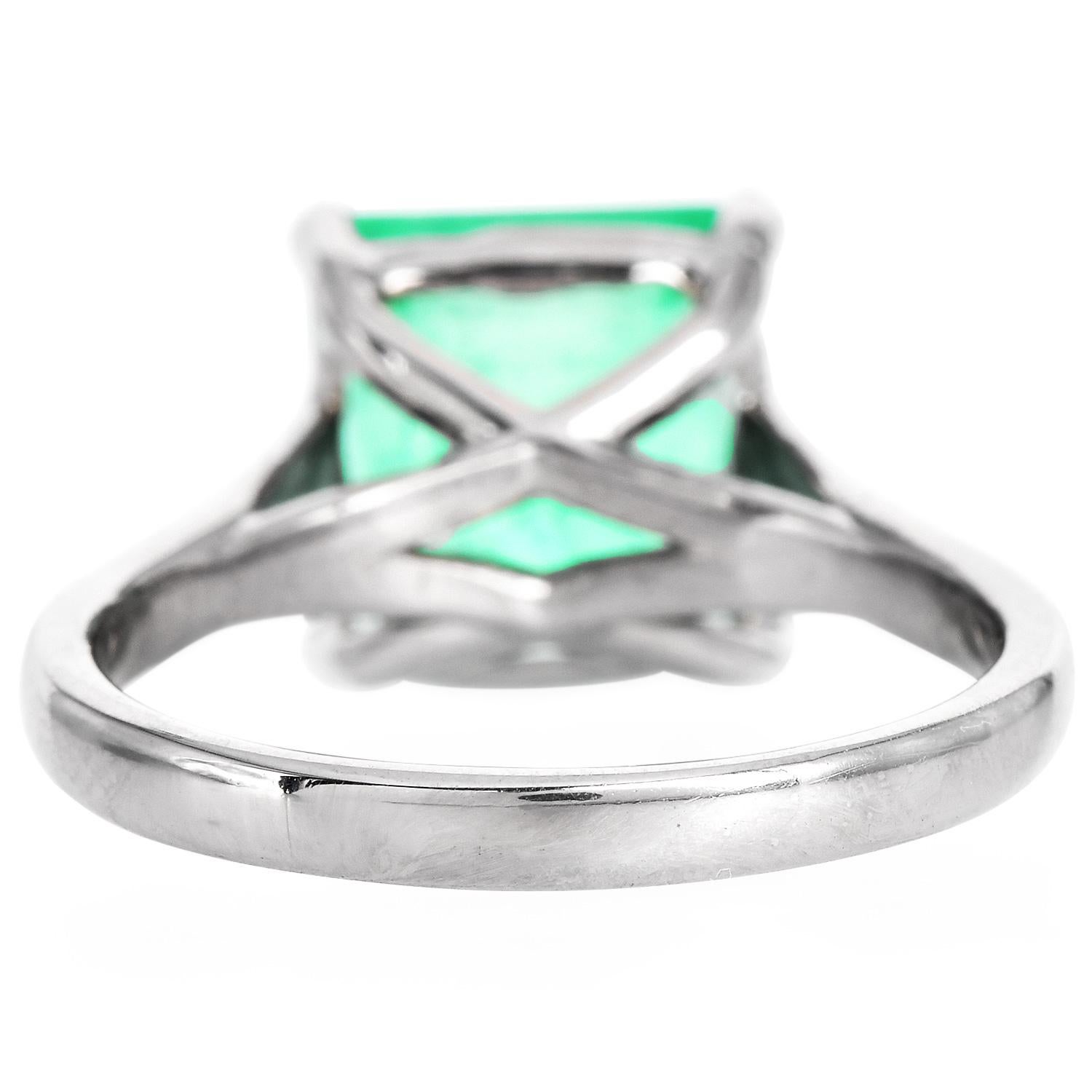 GIA Fine 4.72cts Asscher-cut Colombian Emerald Gold Solitaire Ring Excellent état - En vente à Miami, FL