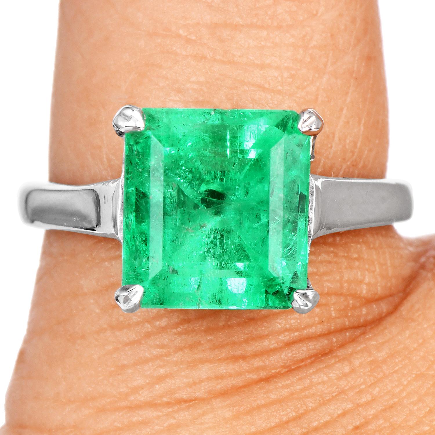 Women's GIA Fine 4.72cts Asscher-cut Colombian Emerald Gold Solitaire Ring For Sale