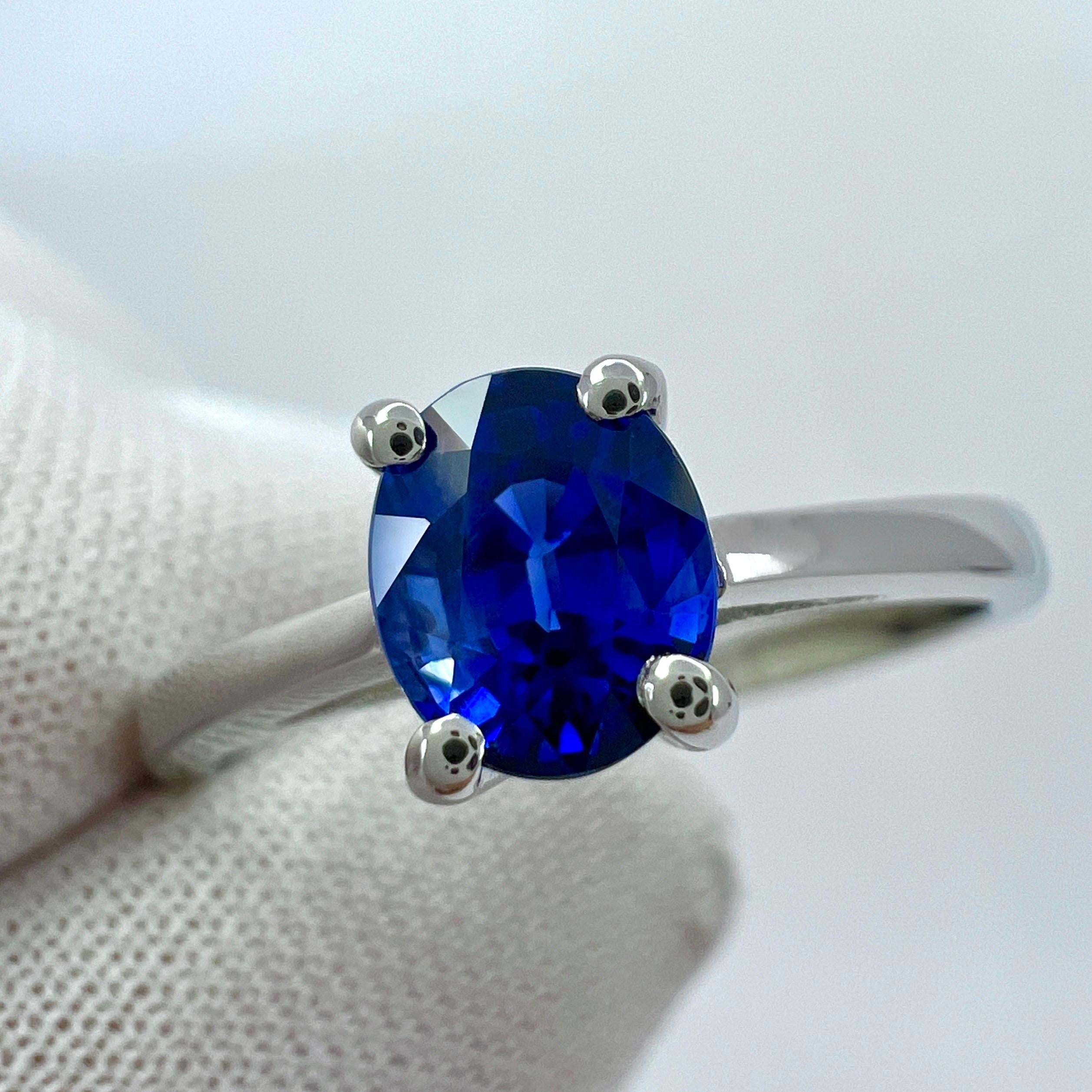 GIA Fine Vivid Cornflower Blue Ceylon Sapphire Oval Cut Platinum Solitaire Ring Neuf - En vente à Birmingham, GB