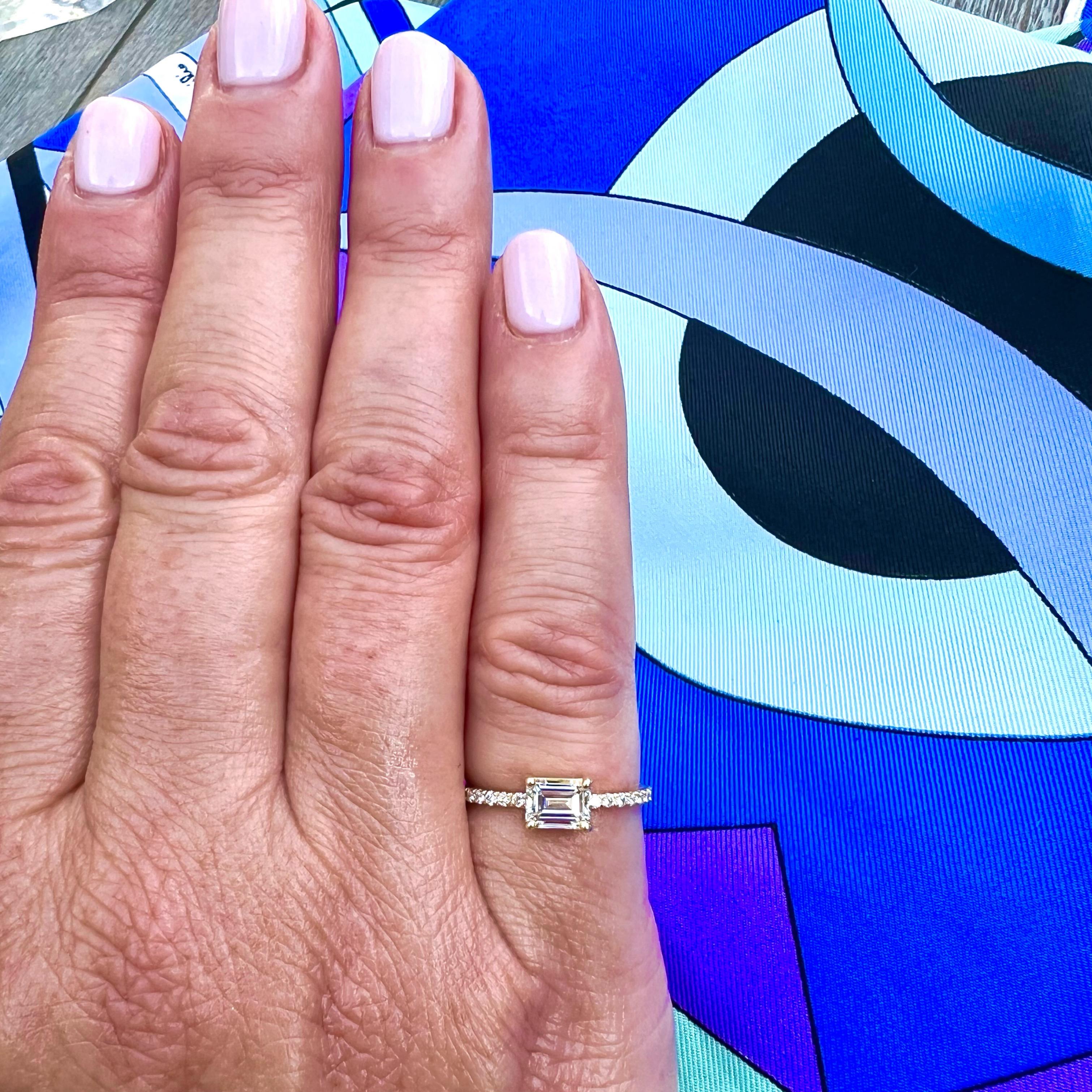 De las mujeres GIA G/VVS1 Anillo de compromiso talla esmeralda y oro de 18k en venta