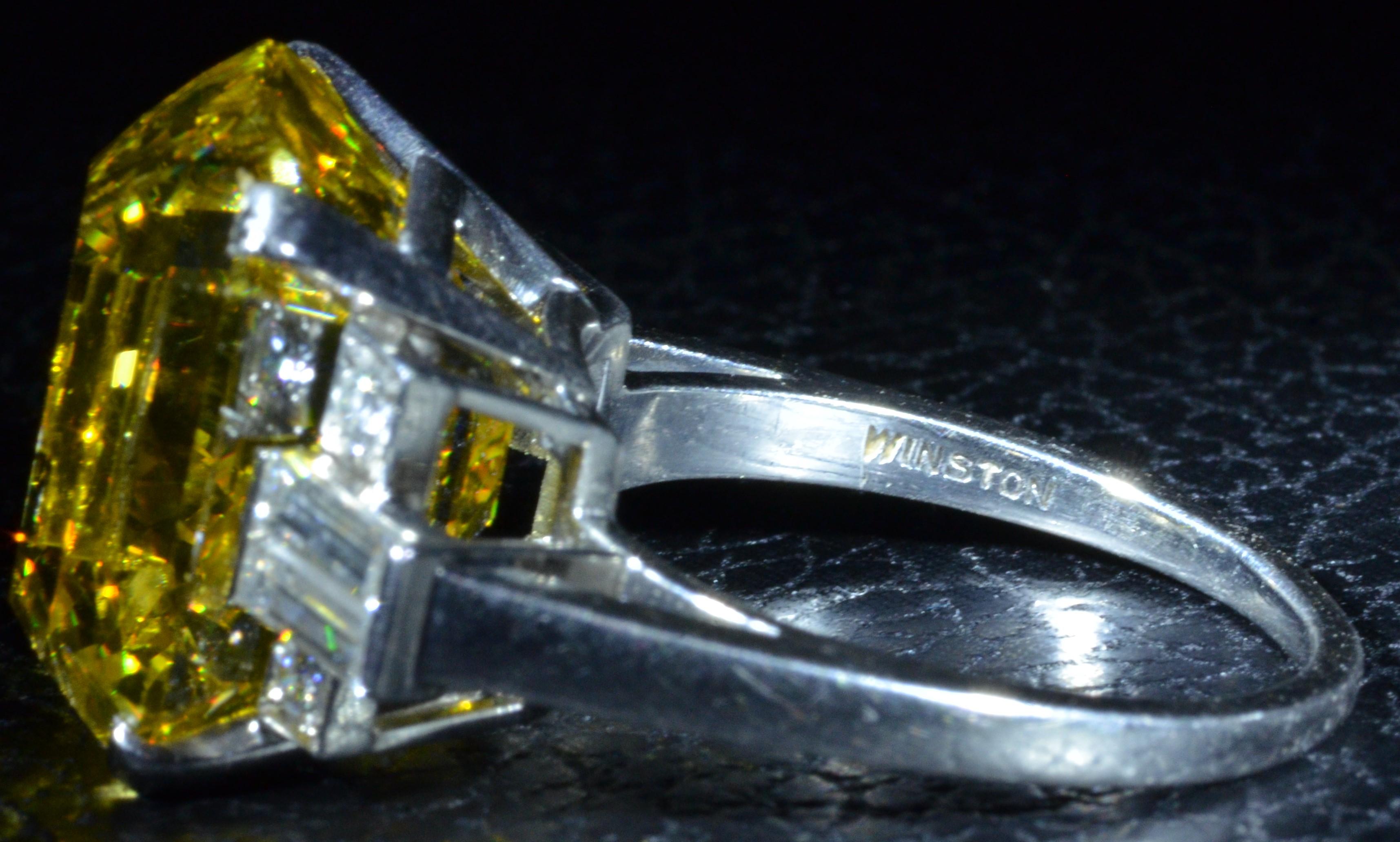 GIA Graded 19.01 Carat Fancy Vivid Orangy Yellow Vs2 Diamond Ring in Platinum In Excellent Condition For Sale In Warrington, PA