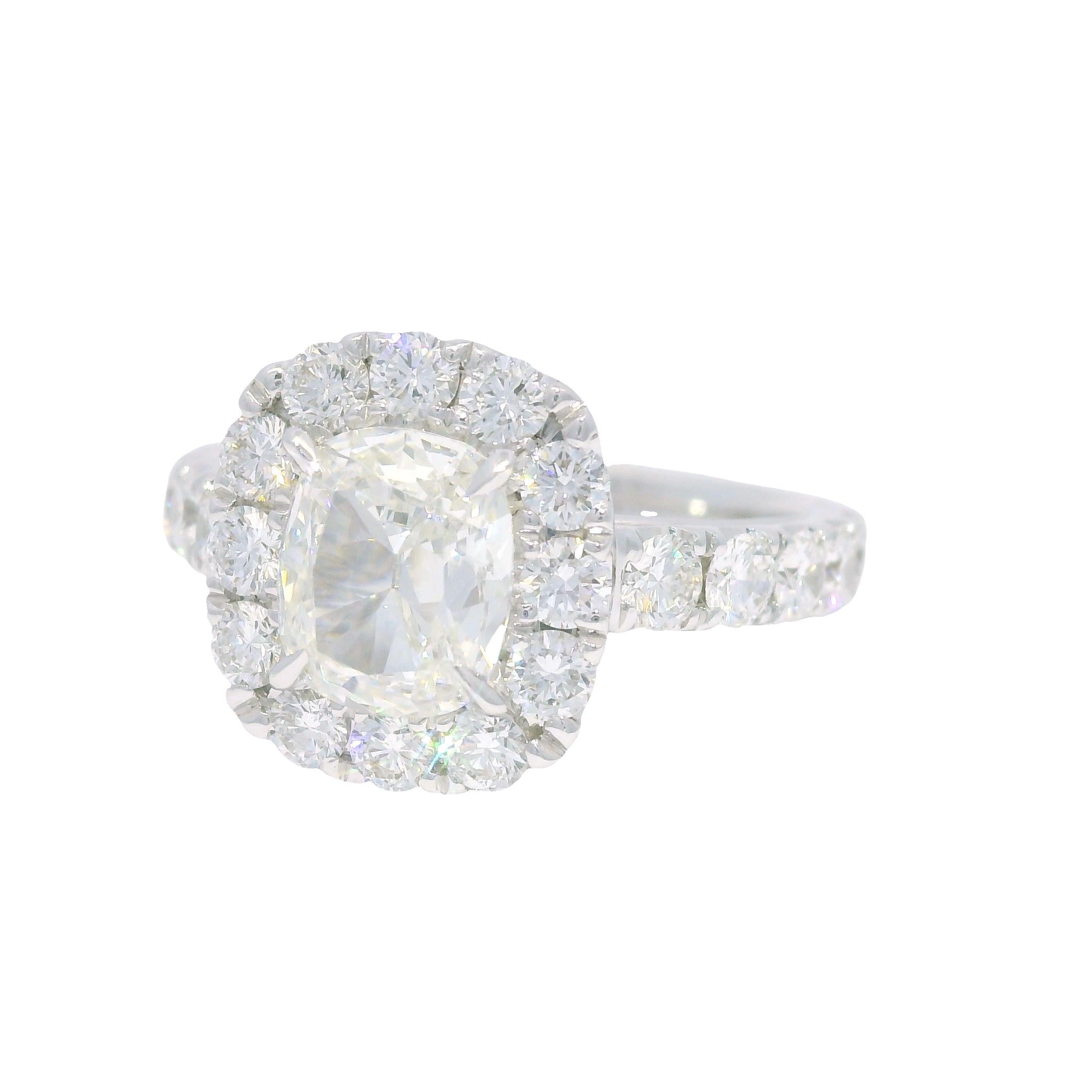 Verlobungsring, GIA-zertifizierter 2,18 Karat Diamant im Kissenschliff, 18 Karat, auf Lager Damen im Angebot