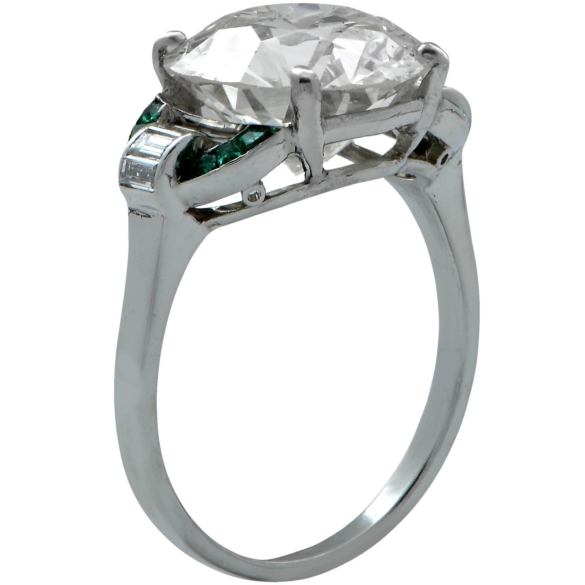 GIA Graded 6.19 Carat Art Deco Diamond and Emerald Engagement Ring In Excellent Condition In Miami, FL