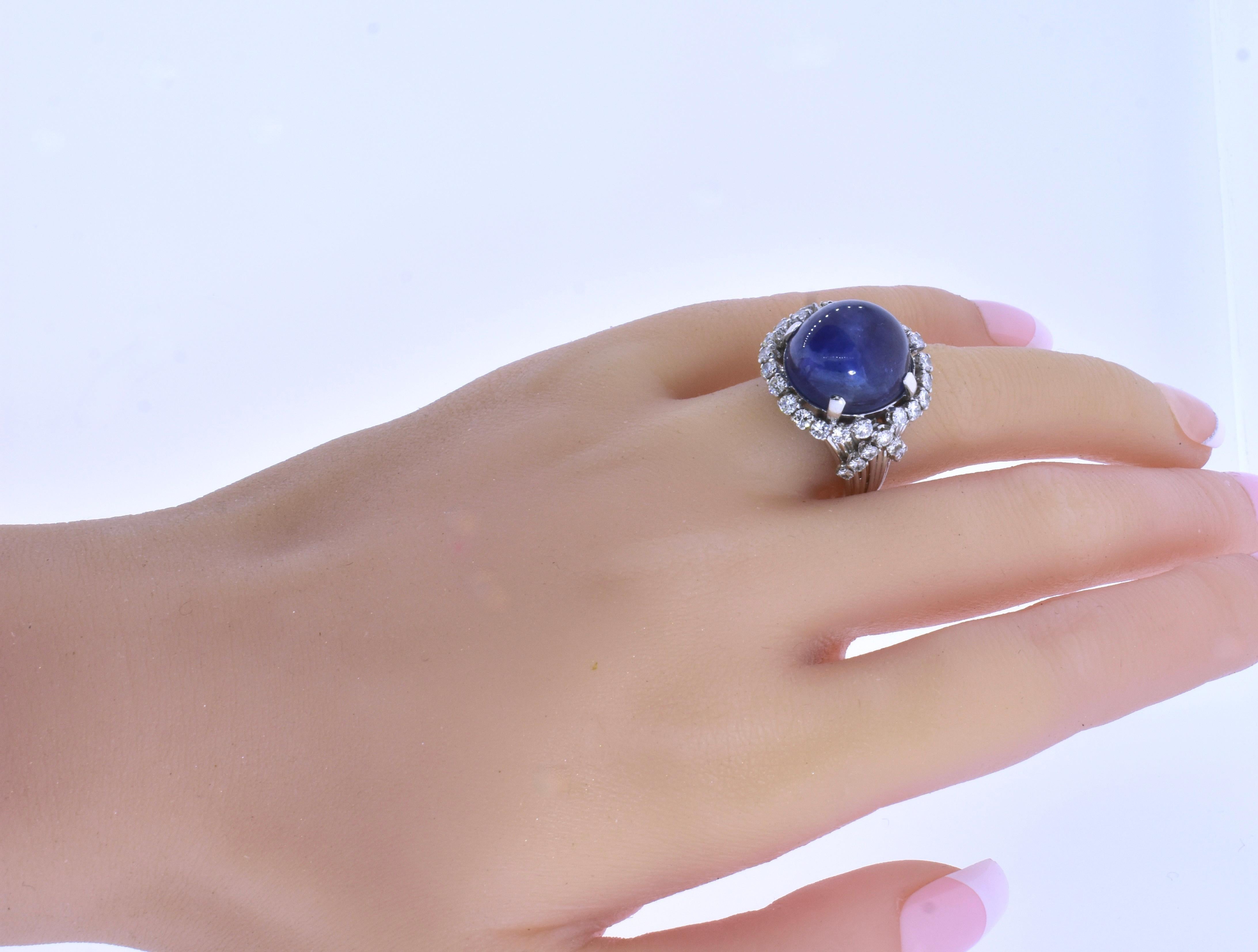 GIA-zertifizierter unerhitzter blauer Sternsaphir mit einem Gewicht von 27 Karat und Diamantring, um 1950. im Zustand „Hervorragend“ im Angebot in Aspen, CO