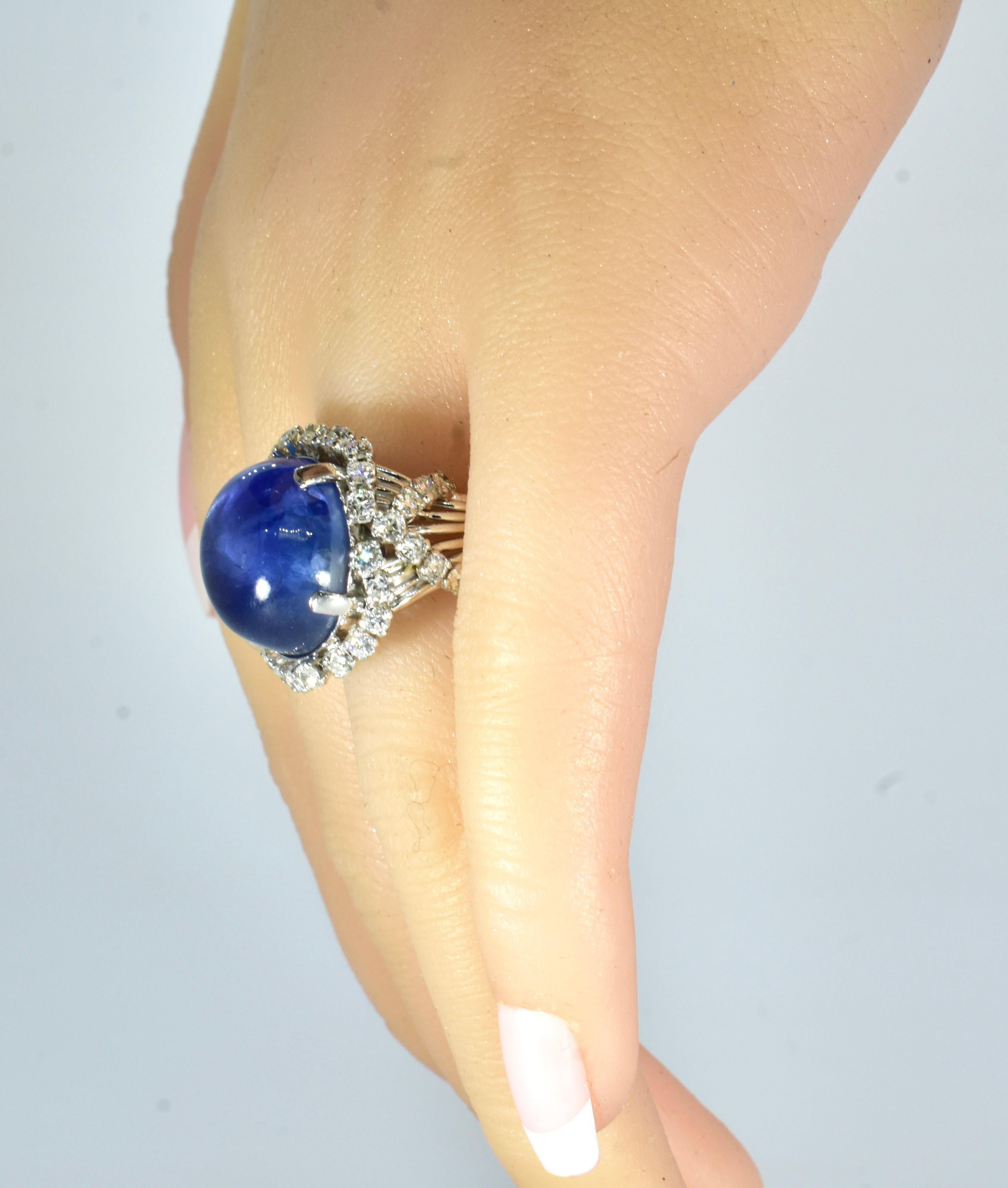 GIA-zertifizierter unerhitzter blauer Sternsaphir mit einem Gewicht von 27 Karat und Diamantring, um 1950. im Angebot 4
