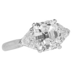 Anello di platino d'epoca con taglio Asscher da 2,23 carati con classificazione GIA D