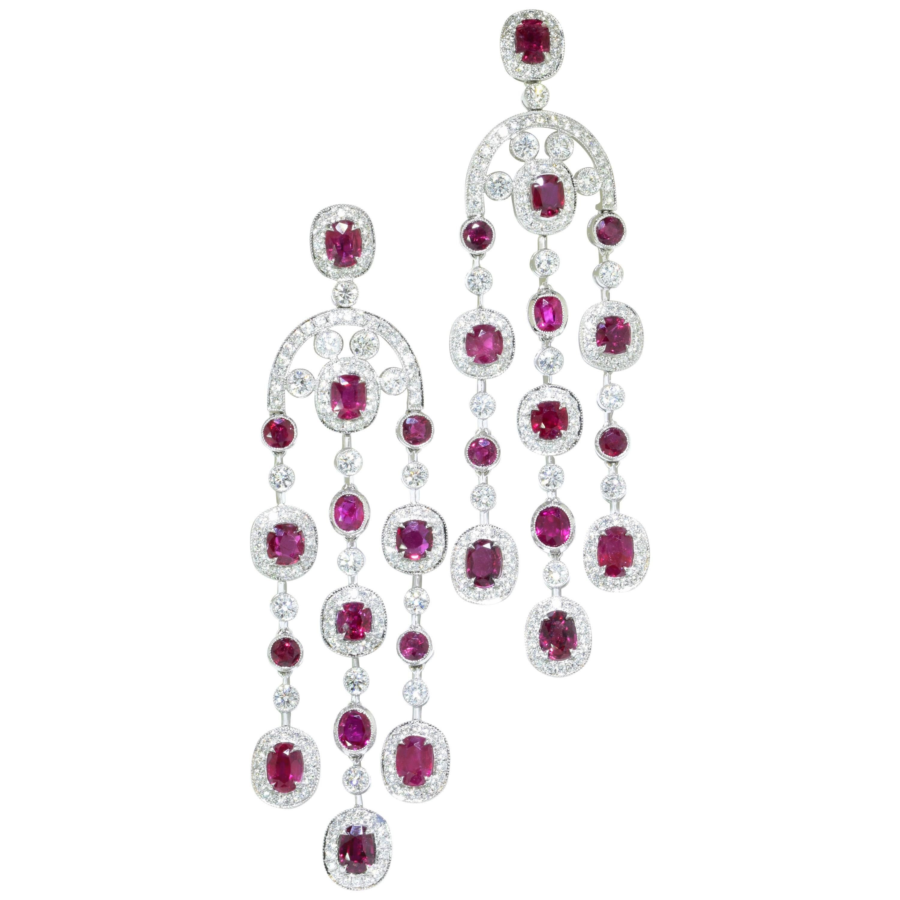 Orecchini Chandelier di diamanti e rubini non riscaldati con valutazione GIA, Pierre/Famille in vendita 3