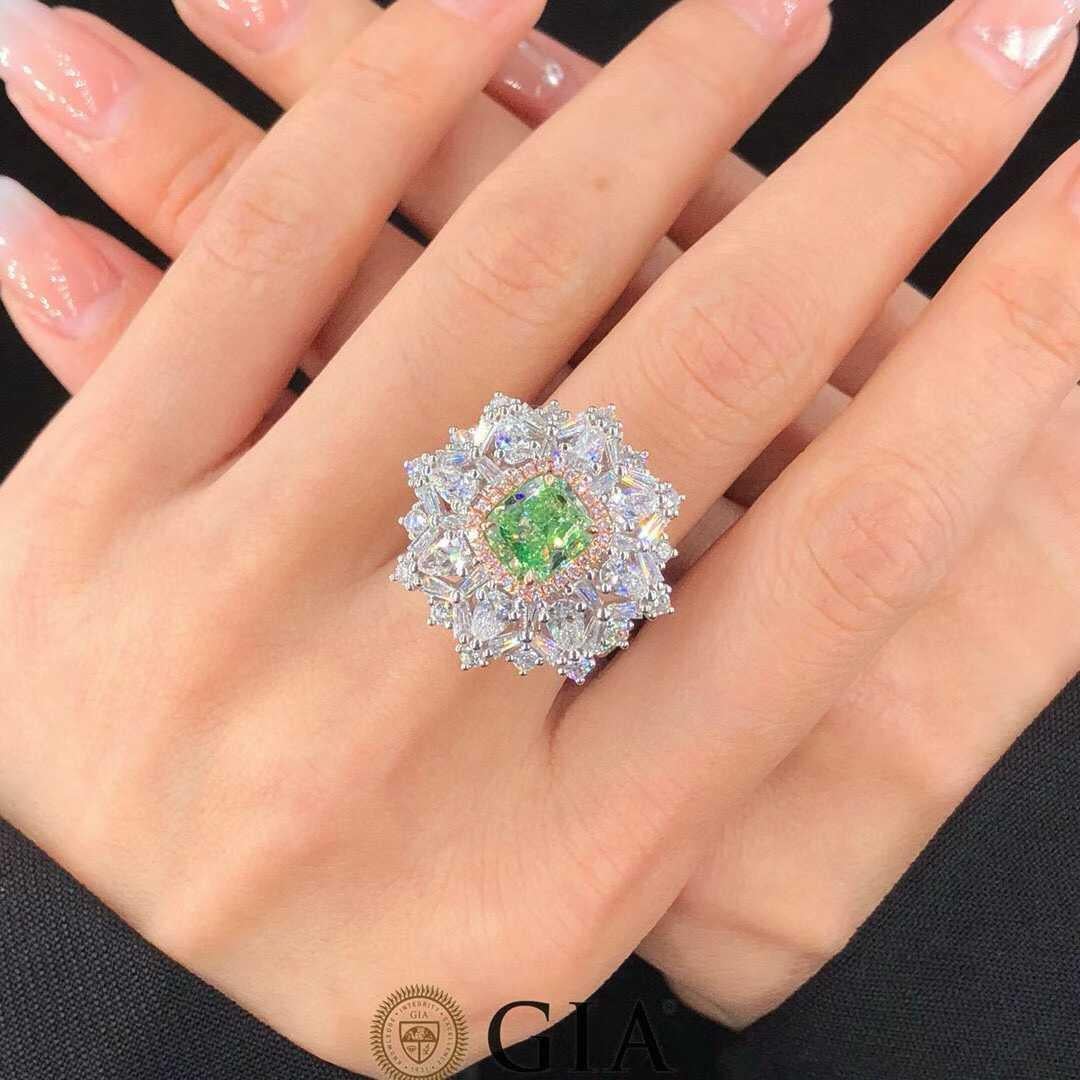 Contemporaneo Anello/pendente con diamante Greene & Greene GIA da 2ct e diamanti bianchi da 2,55ct in vendita