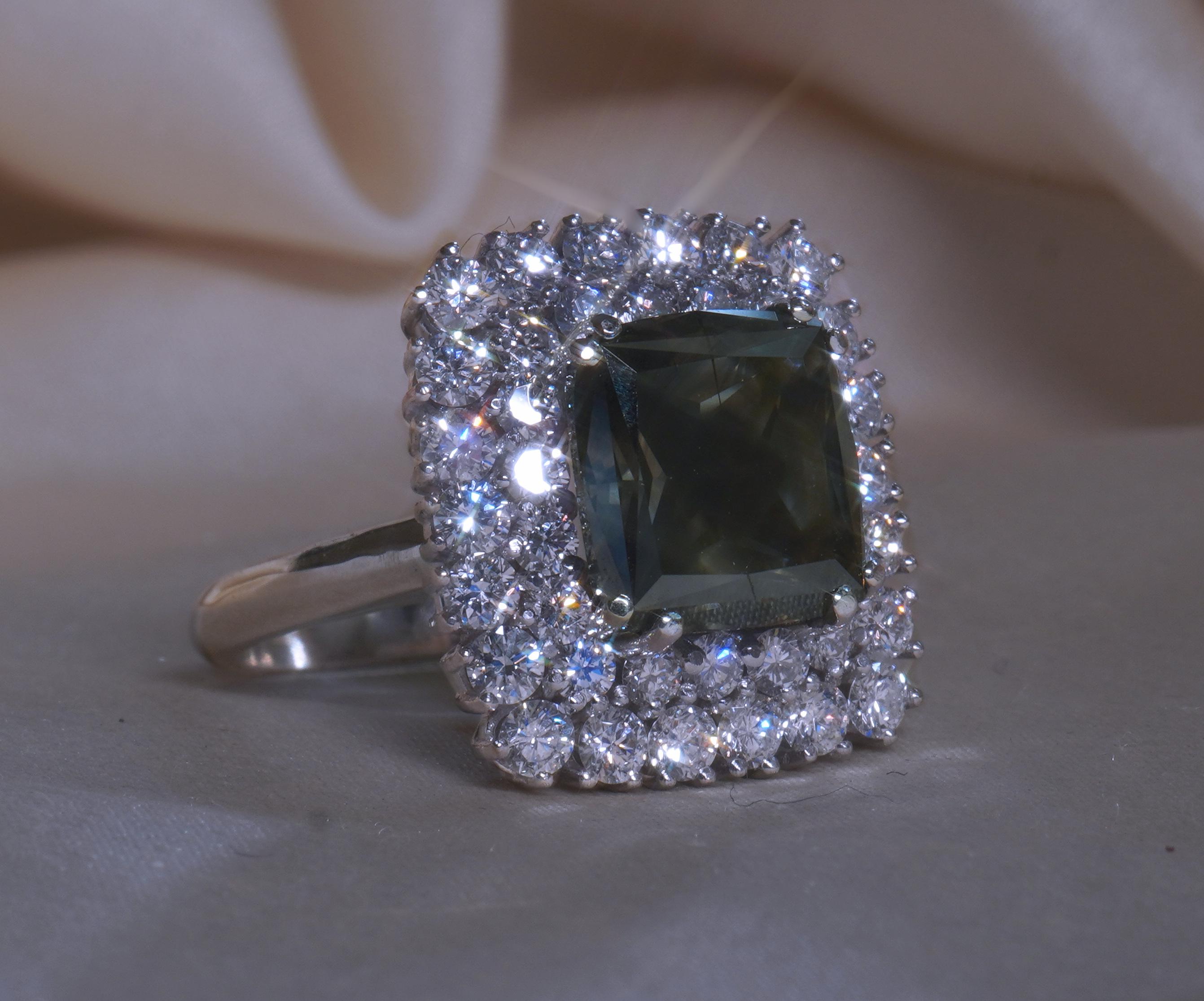 GIA Green Diamond 18K Ring Vintage Certified Natural Fine VVS Huge 6.82 Carats For Sale 3