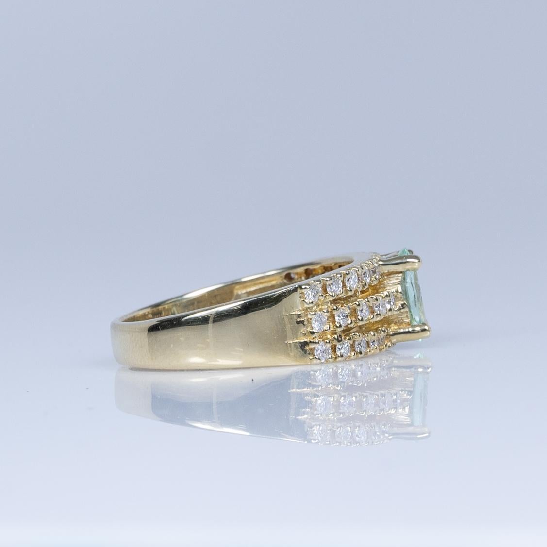 GIA Ring aus 14 Karat Gelbgold mit grünem Paraiba-Turmalin, oval und Diamant im Zustand „Gut“ in Addison, TX