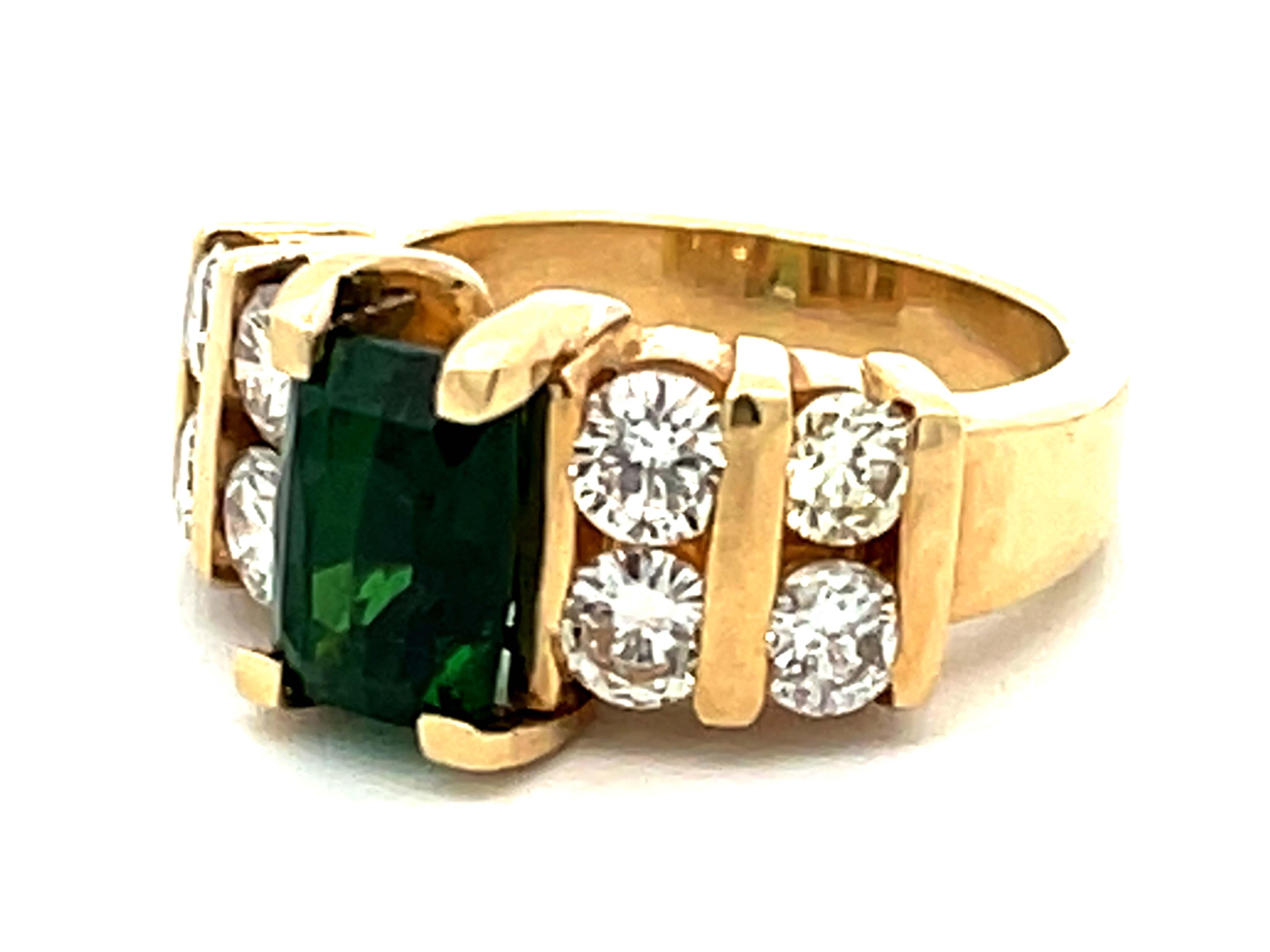 GIA Green Tsavorite Garnet and Diamond Ring in 14k Yellow Gold In Excellent Condition For Sale In Honolulu, HI