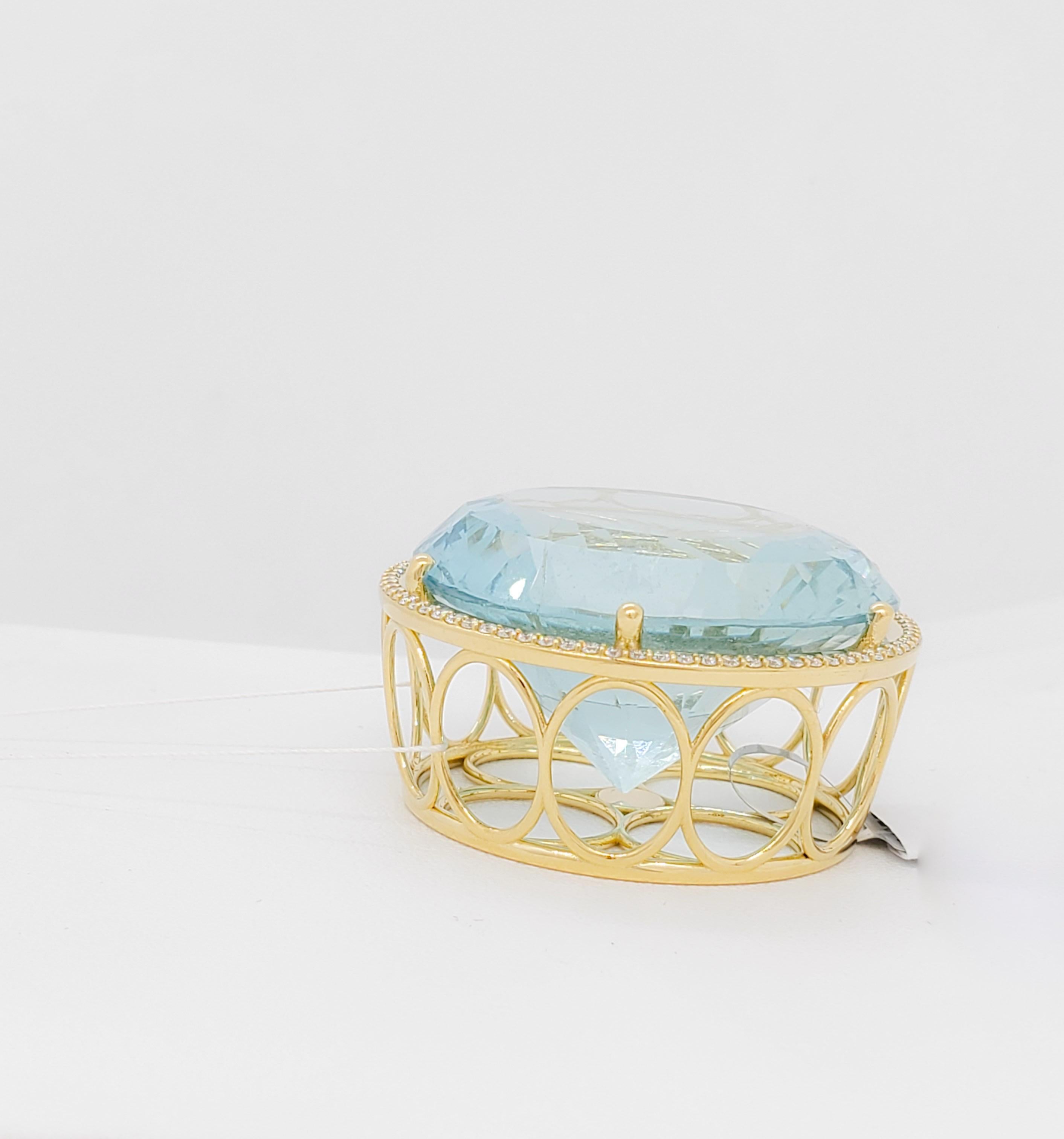 Round Cut GIA Greenish Blue Aquamarine and Diamond Pendant in 18k Yellow Gold For Sale