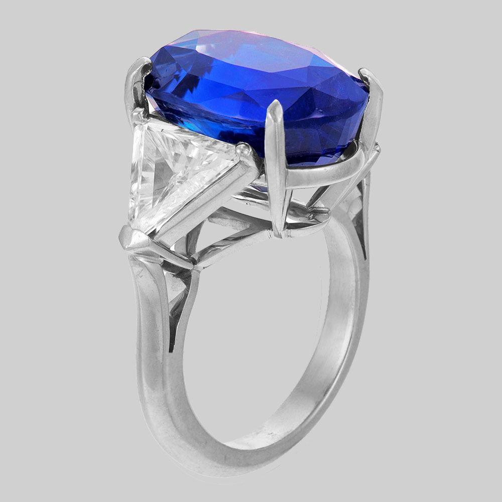 Bague en platine avec saphir bleu ovale et diamant de 4 carats certifié GIA GRS