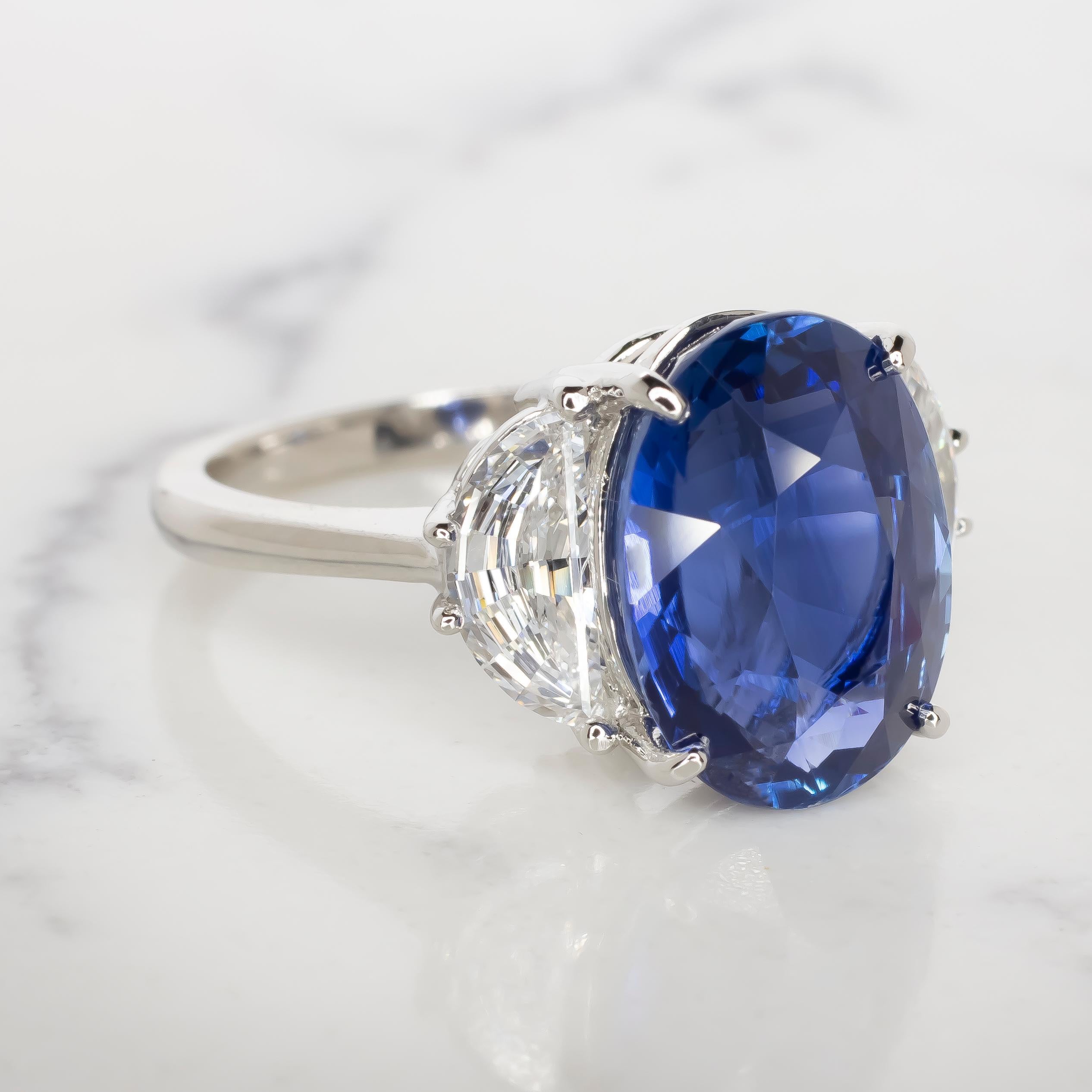 Moderne Bague avec saphir bleu ovale certifié GIA GRS de 7 carats et diamant ovale en vente