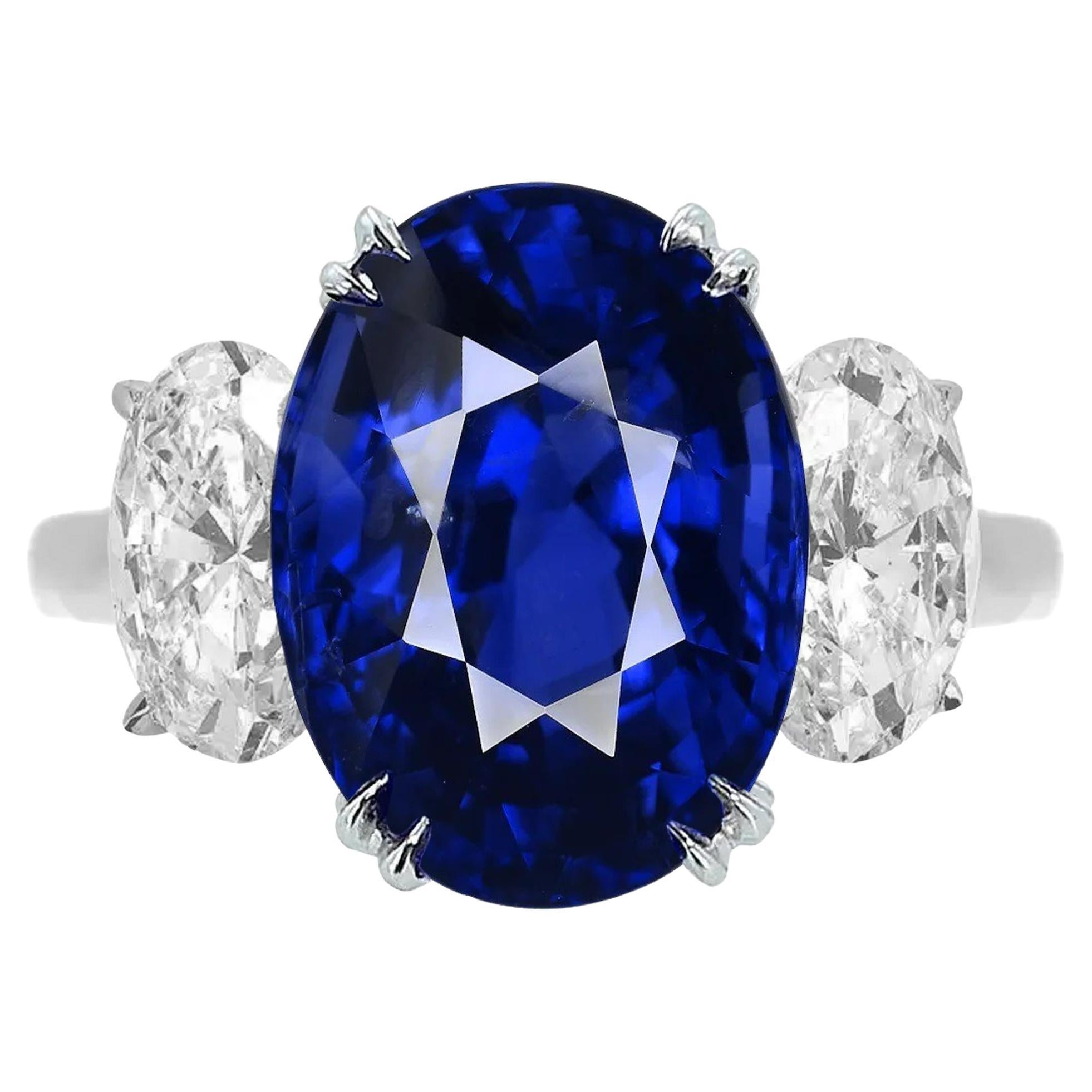 Bague certifiée GIA GRS CEYLON NO HEAT avec saphir bleu de 4 carats et diamants en vente