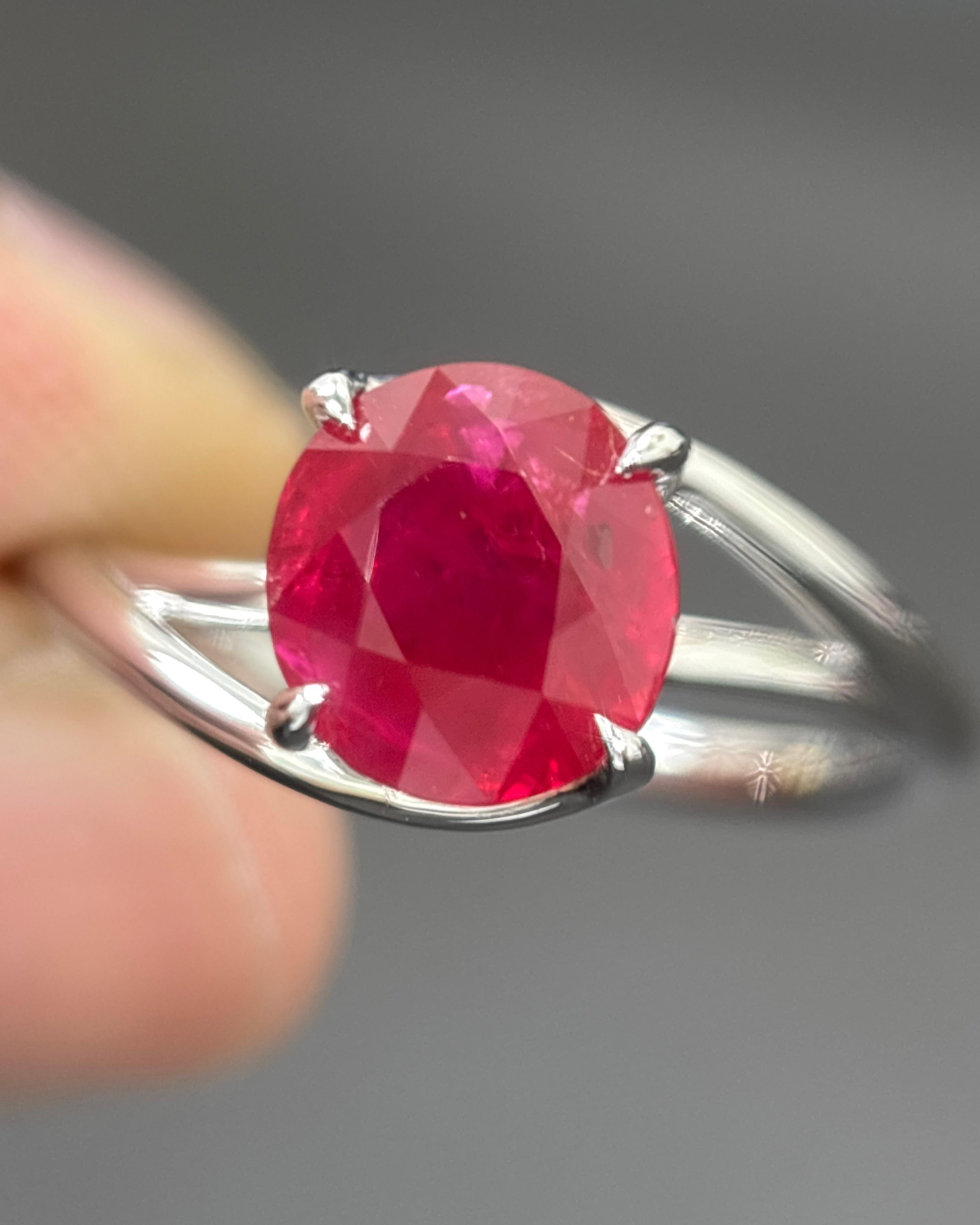 Moderno GIA Gubelin Certificato 2,78 Carati Burma Mogok Senza Calore Rubino Anello di Platino in vendita