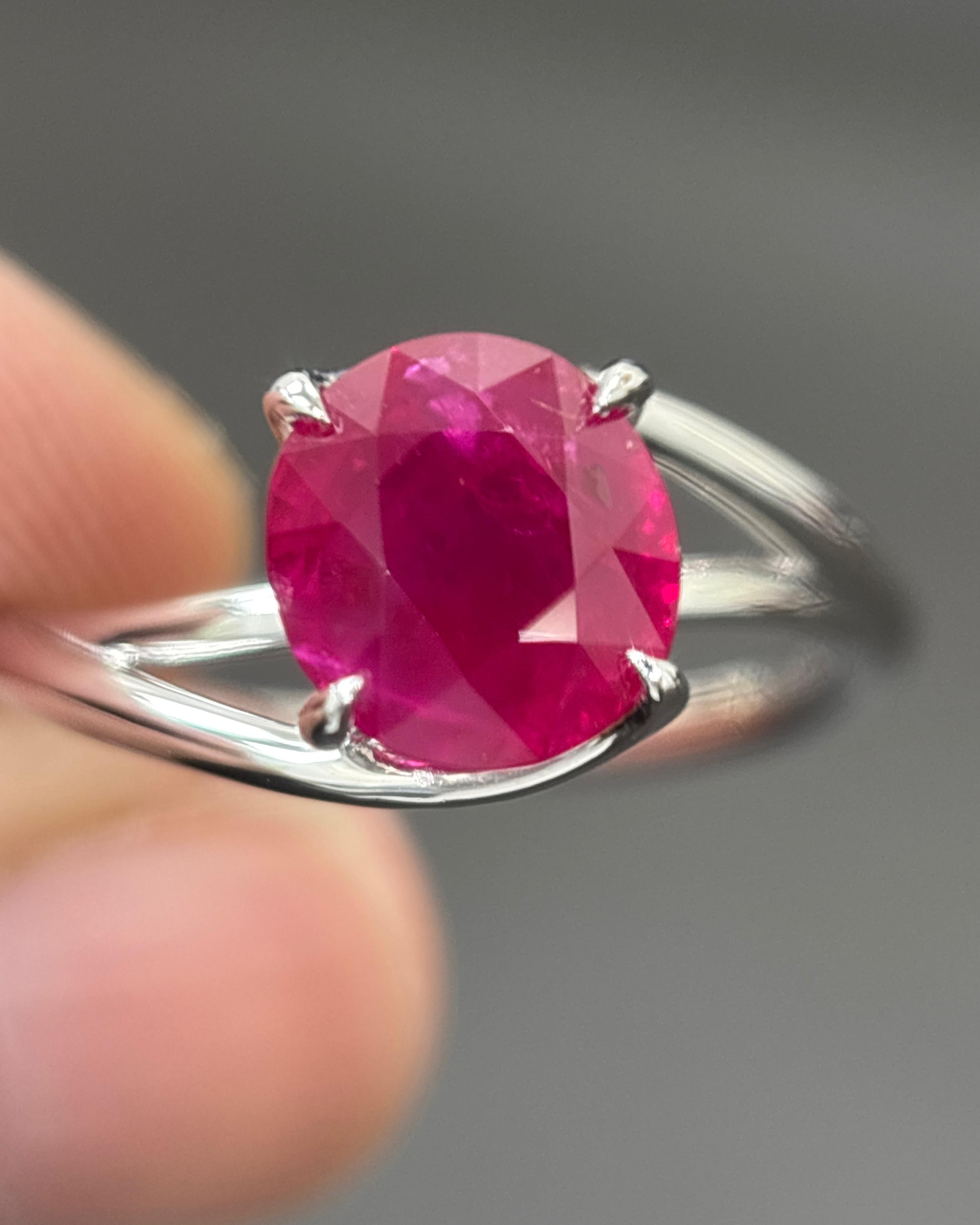 GIA Gubelin Certificato 2,78 Carati Burma Mogok Senza Calore Rubino Anello di Platino In condizioni Nuovo in vendita a Kowloon, HK