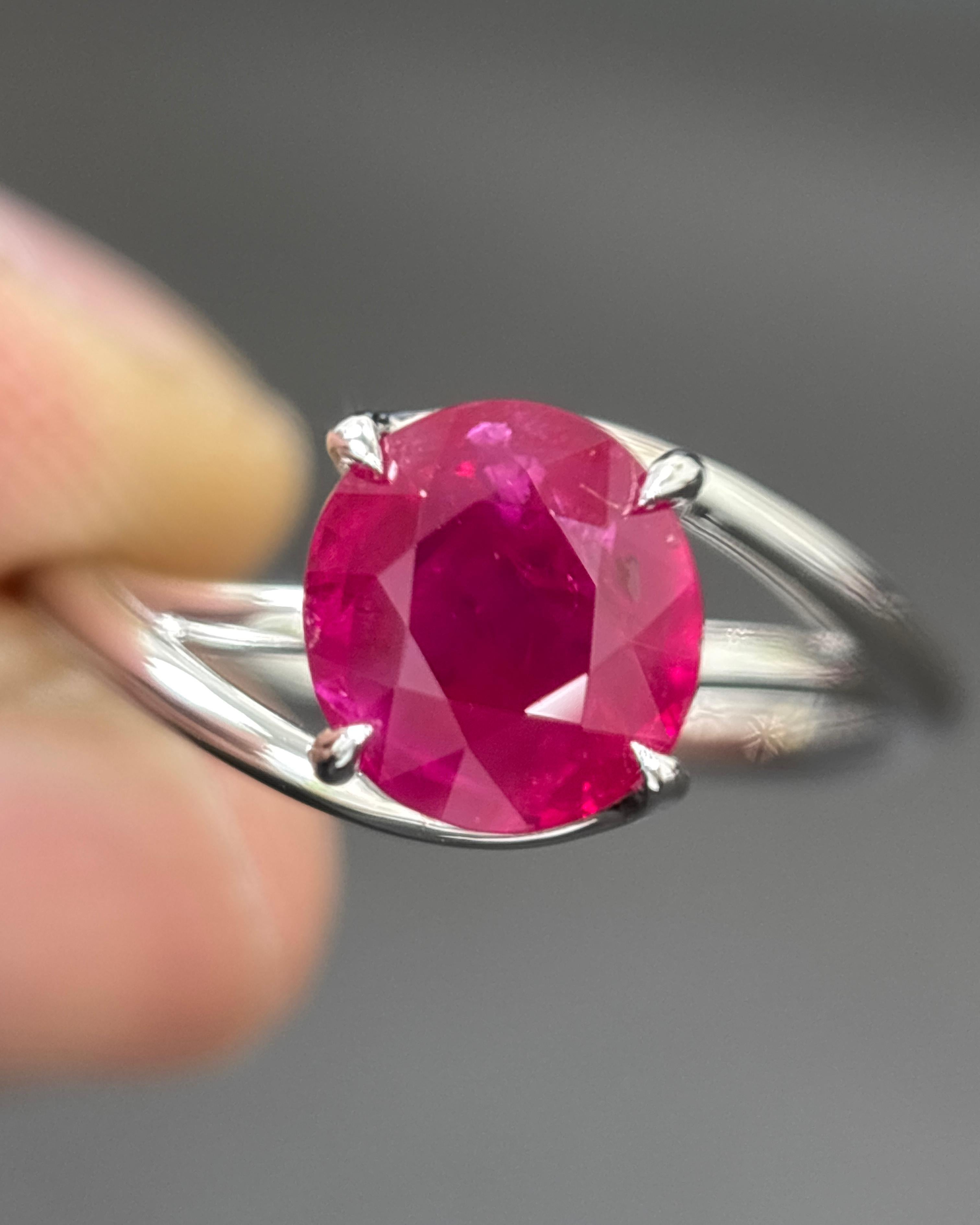 GIA Gubelin Certificato 2,78 Carati Burma Mogok Senza Calore Rubino Anello di Platino in vendita 1