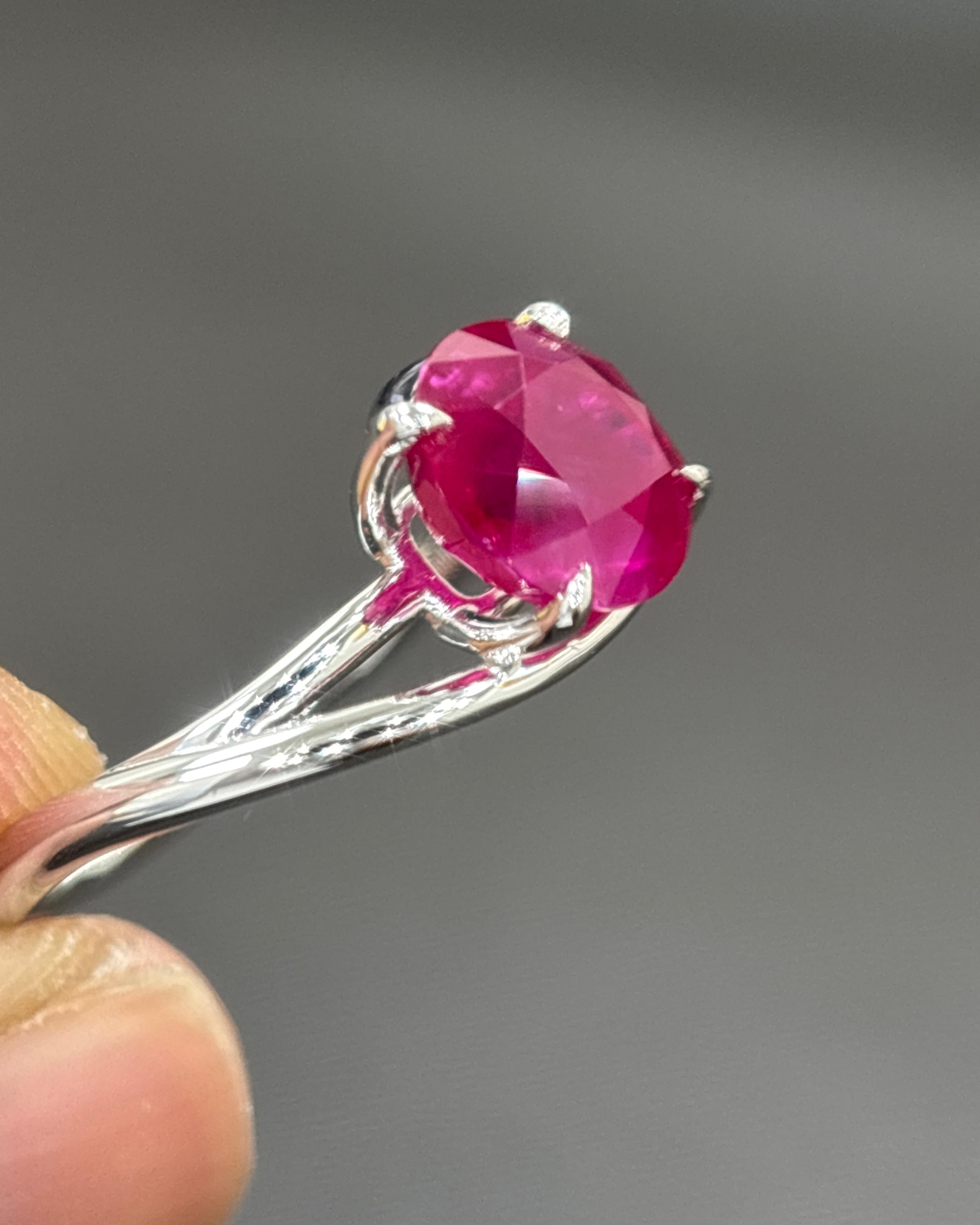 GIA Gubelin Certificato 2,78 Carati Burma Mogok Senza Calore Rubino Anello di Platino in vendita 3