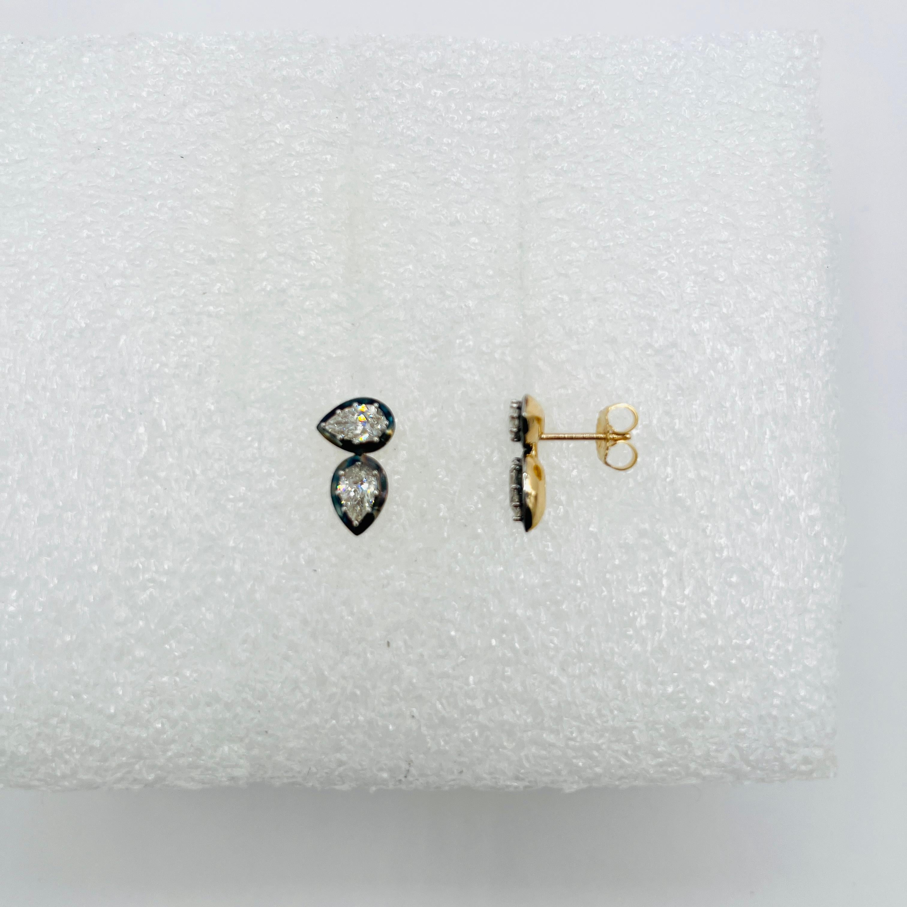 GIA Orecchini a pera con diamante da mezzo carato ciascuno in rodio nero e oro 18 carati In condizioni Nuovo in vendita a Los Angeles, CA