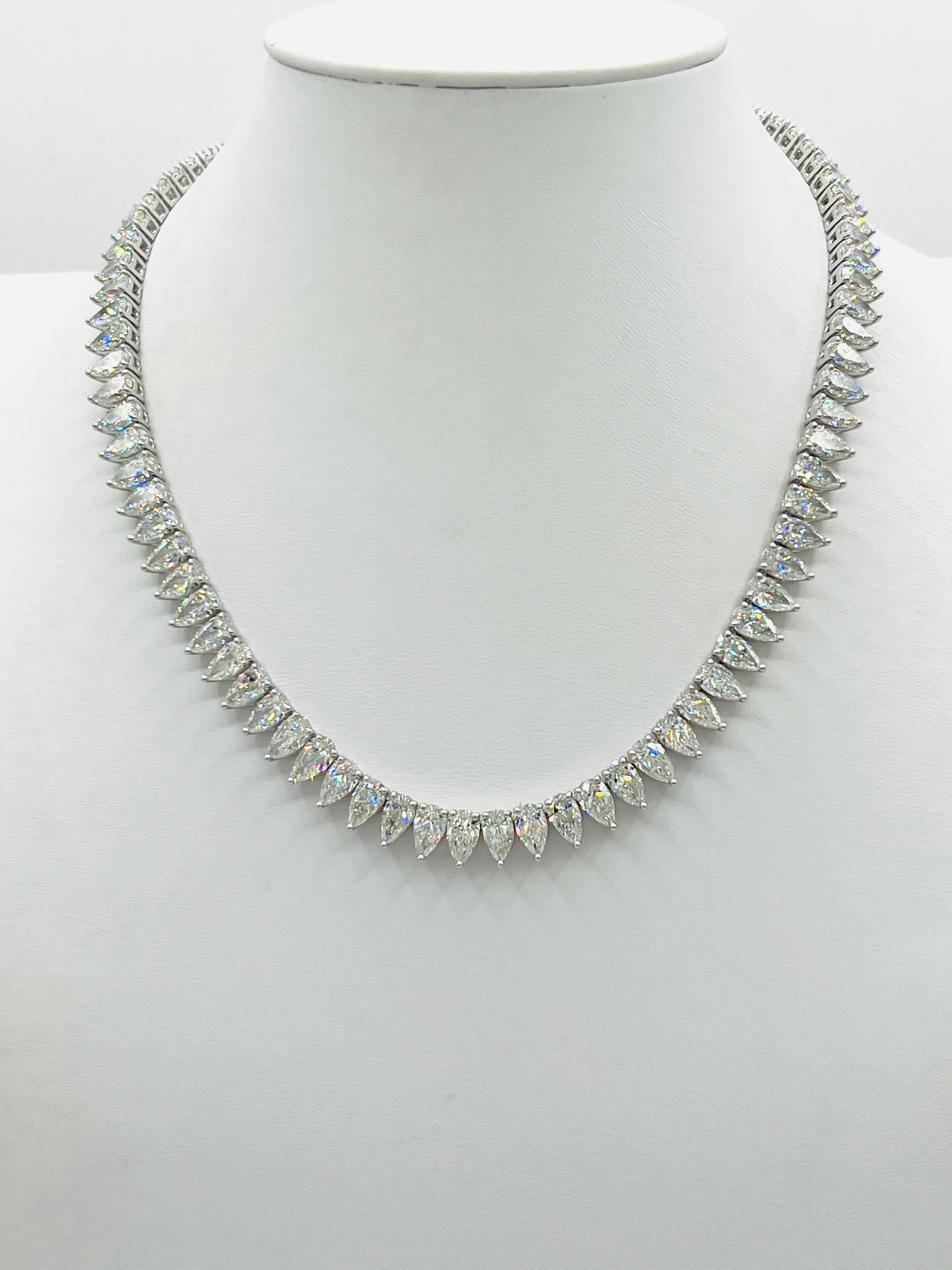 Taille poire GIA Collier de tennis en or blanc 18 carats et demi carat de diamant en forme de poire en vente