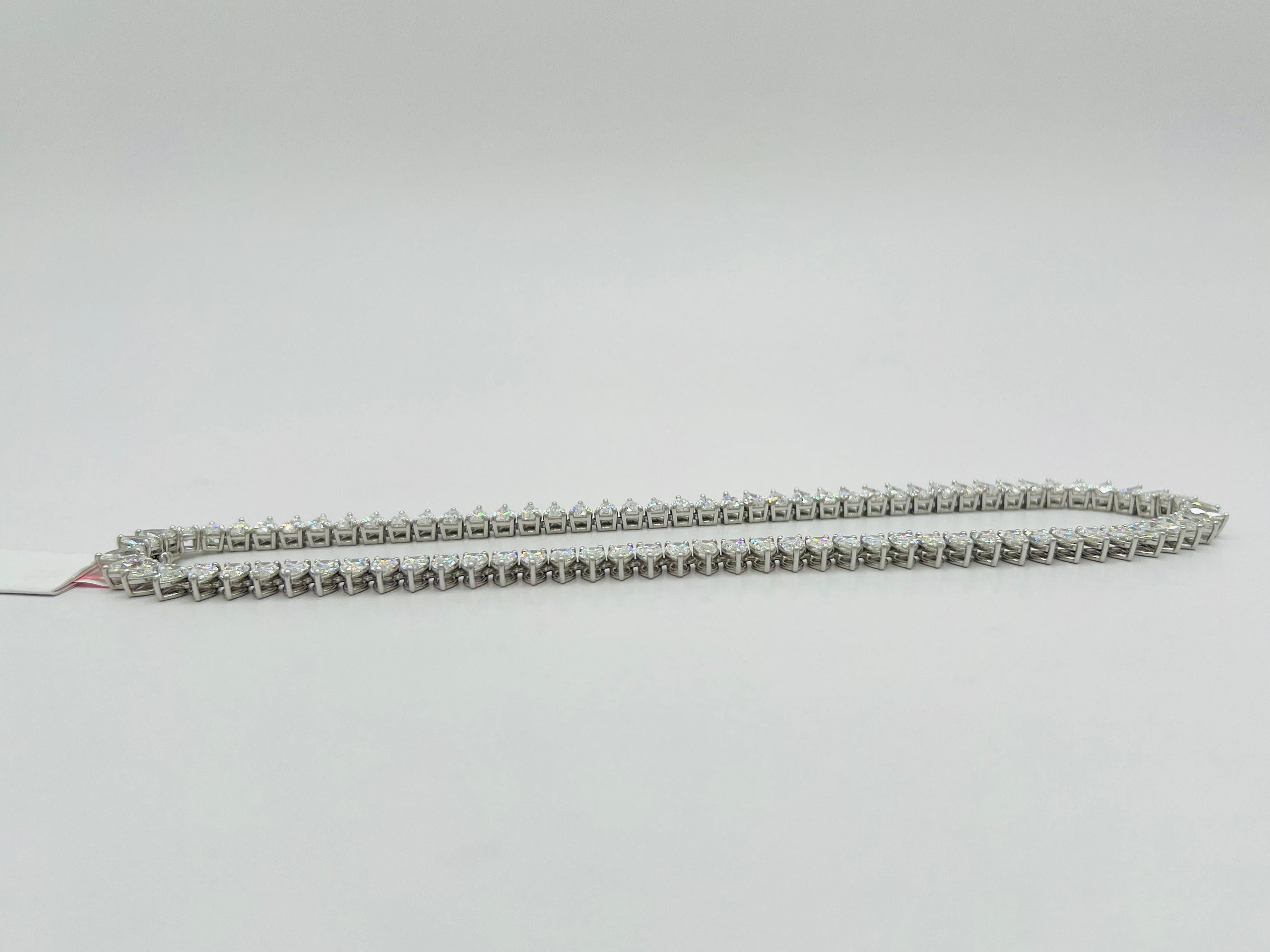GIA Collier de tennis en or blanc 18 carats et demi carat de diamant en forme de poire en vente 2
