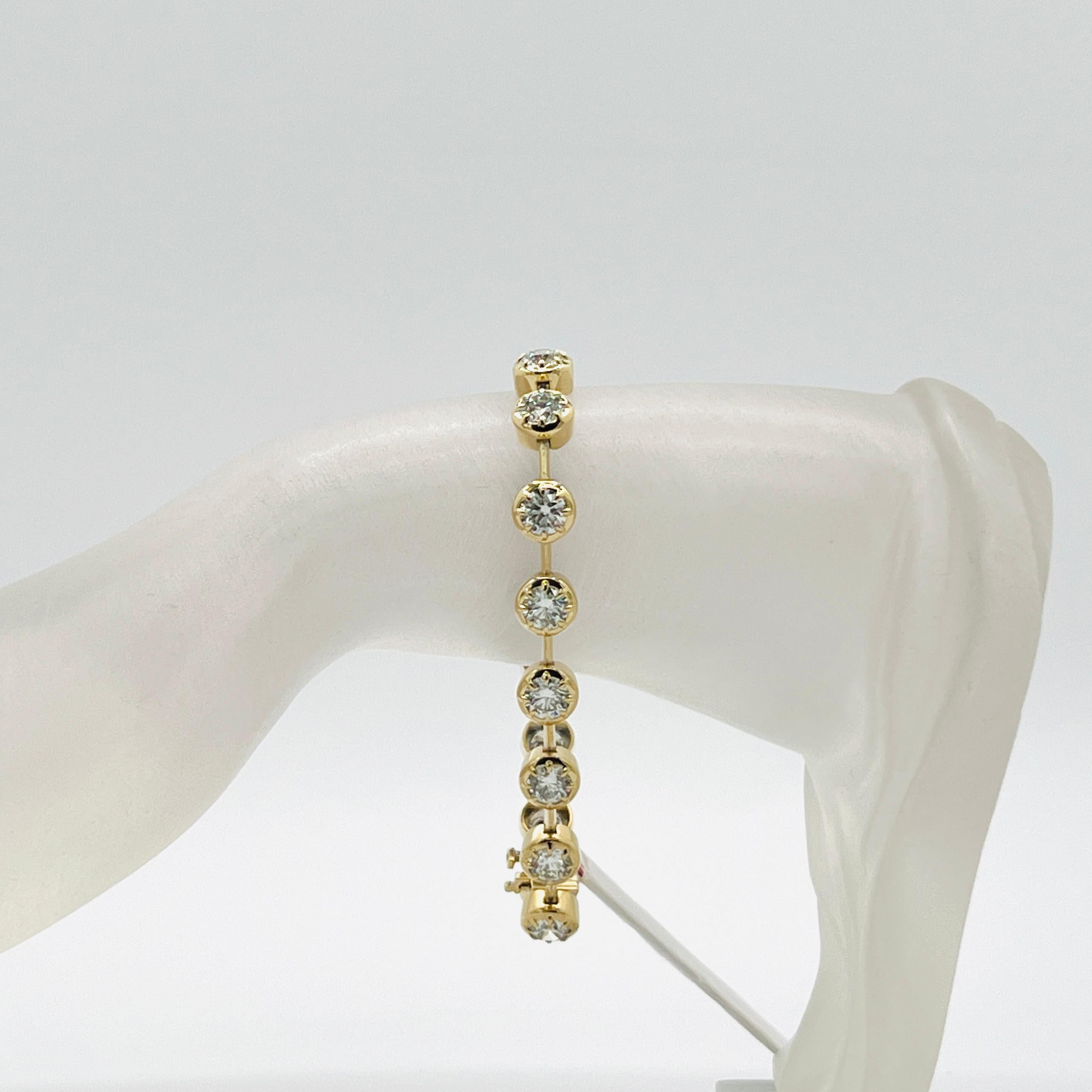 Taille ronde Bracelet en or jaune 18K avec chaton en diamant blanc d'un demi carat chacun GIA en vente