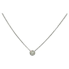 GIA Collana con castone di diamanti bianchi rotondi da mezzo carato in oro bianco 18 carati
