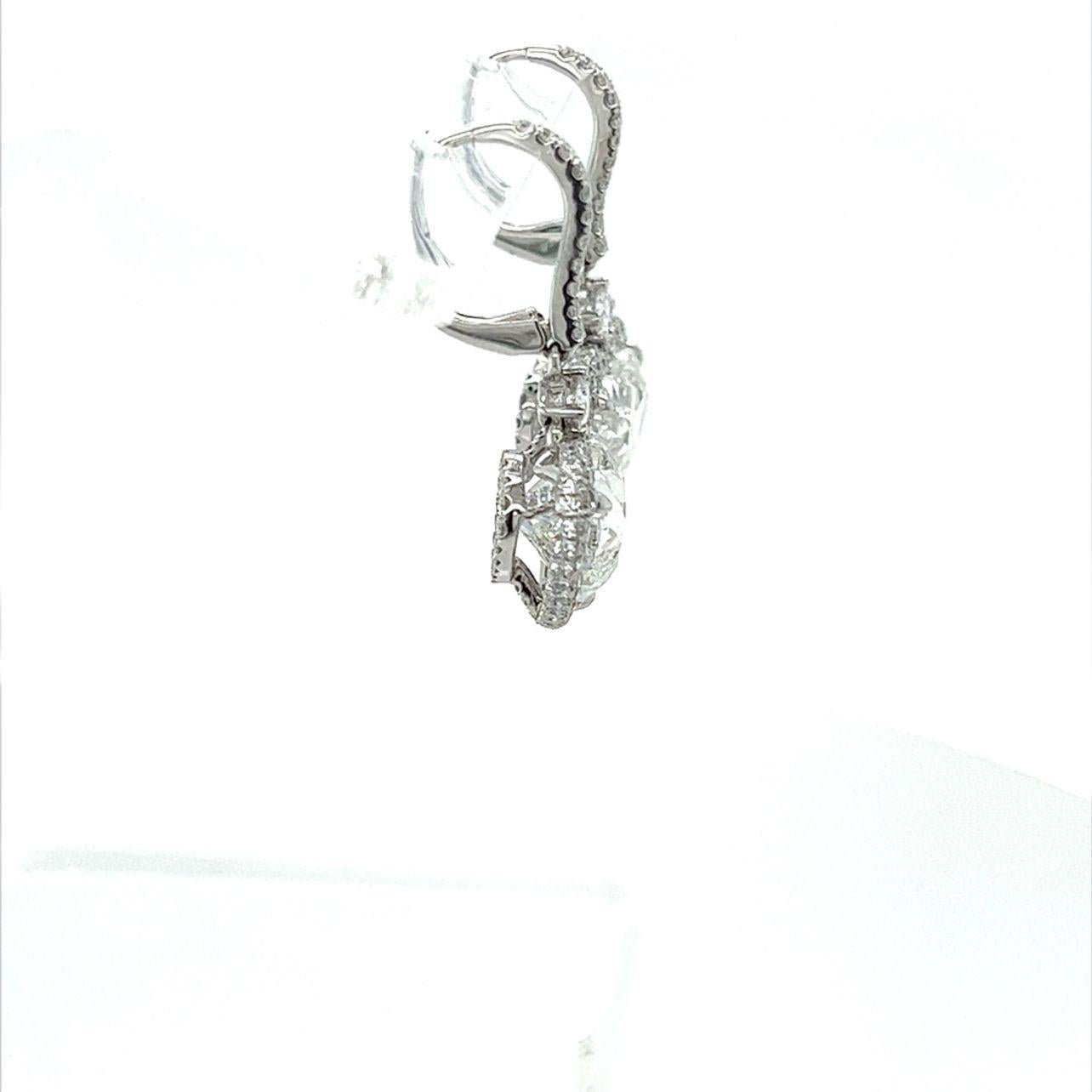 GIA,  7 Karat Diamant-Baumel-Ohrringe (Herzschliff) im Angebot