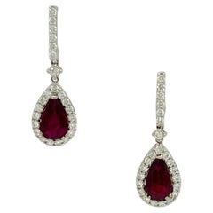 Pendientes colgantes de oro blanco de 18 quilates con rubí de Mozambique, pera y diamante, certificados por el GIA
