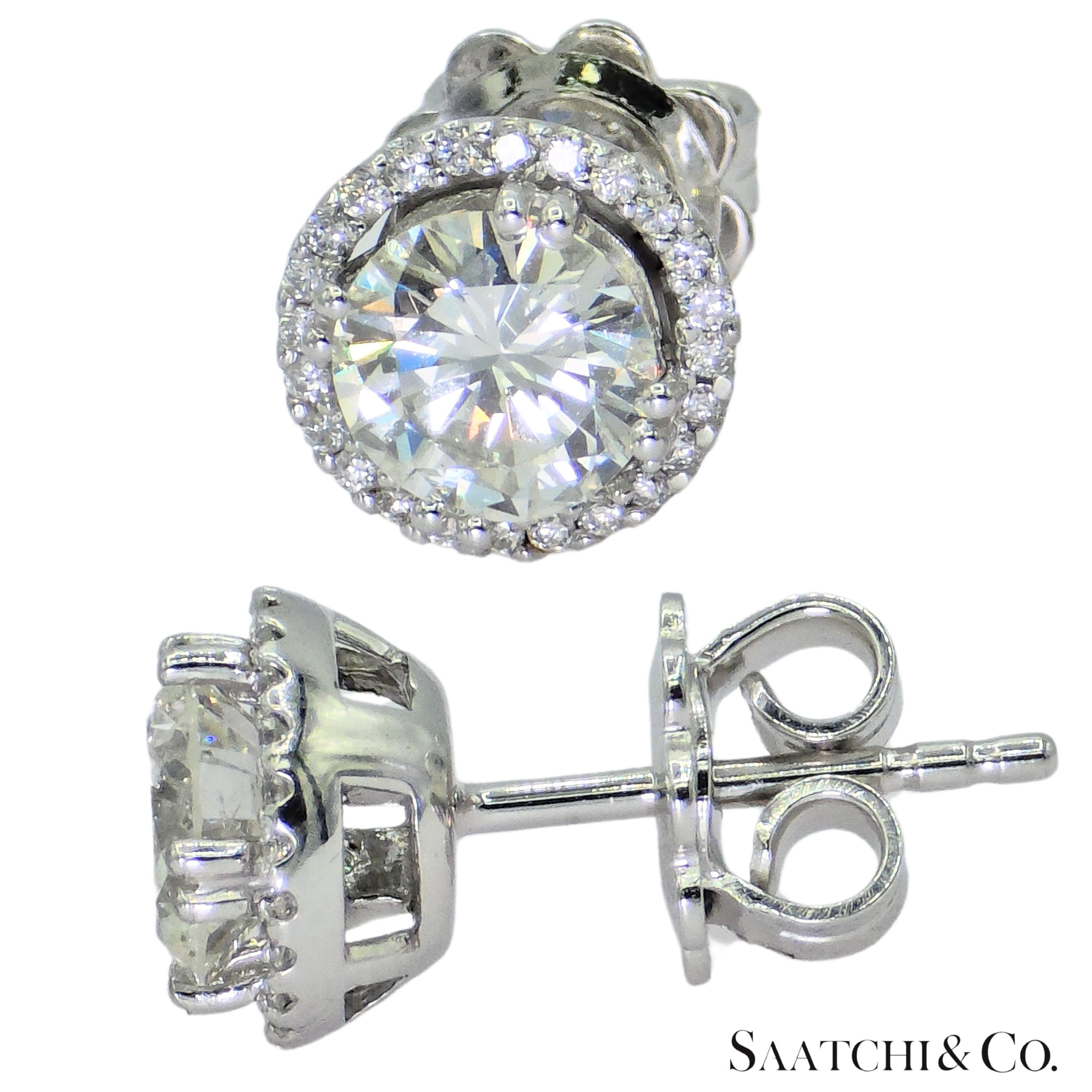Contemporaneo GIA Hilo Stud Orecchino con diamante naturale in oro bianco 18 carati in vendita