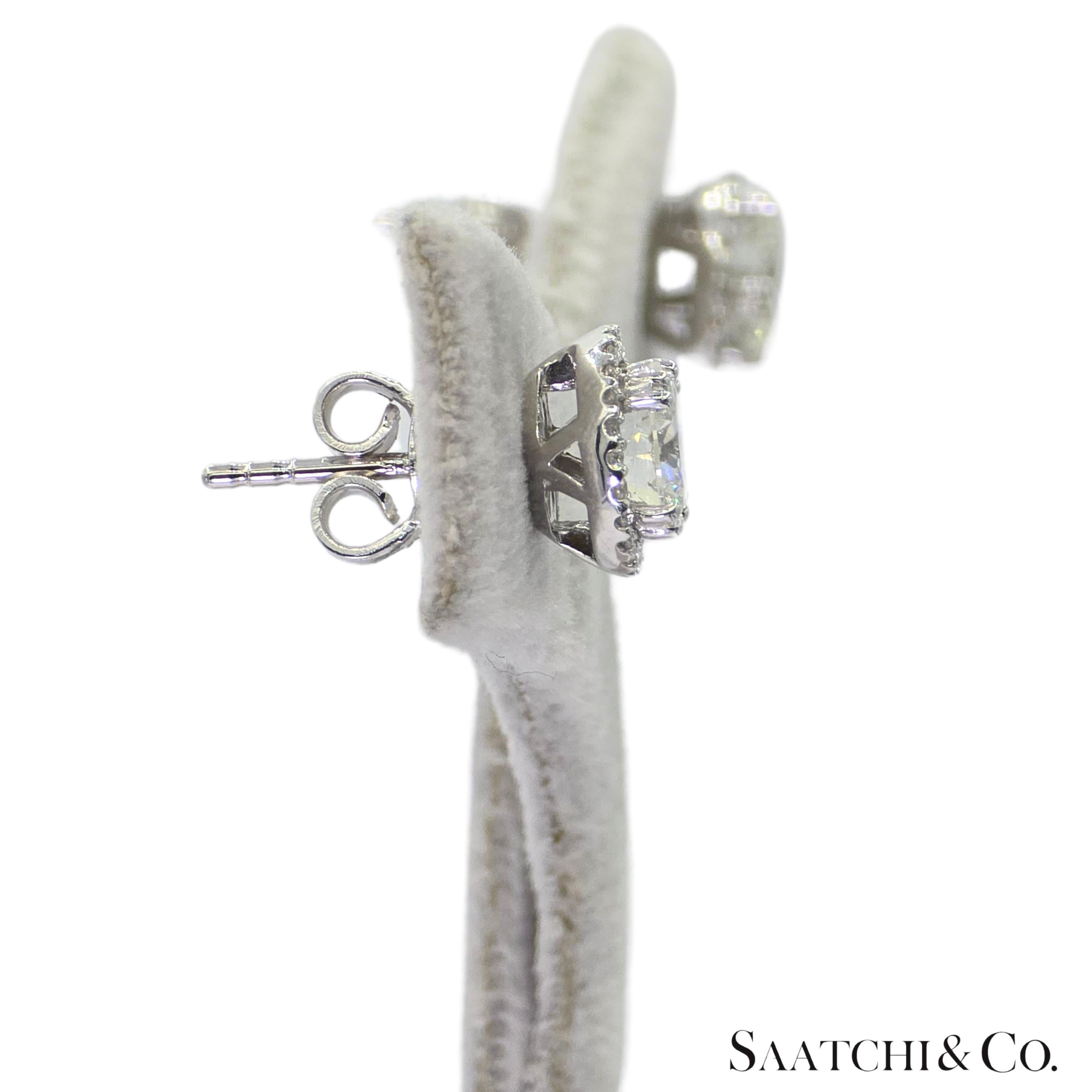 GIA Hilo Stud Orecchino con diamante naturale in oro bianco 18 carati in vendita 3